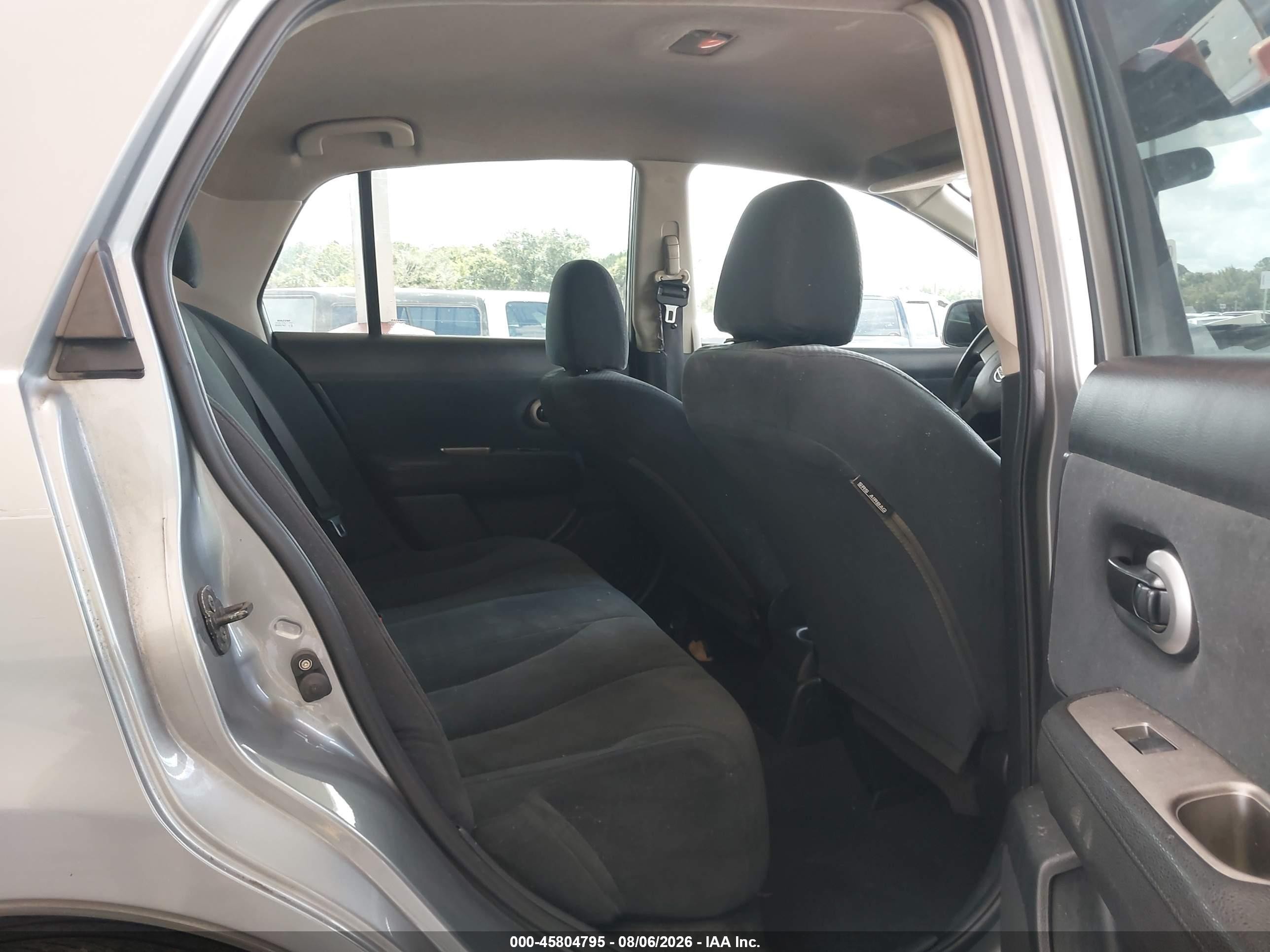 2010 Nissan Versa 1.8s Silver vin: 3N1BC1AP3AL377530