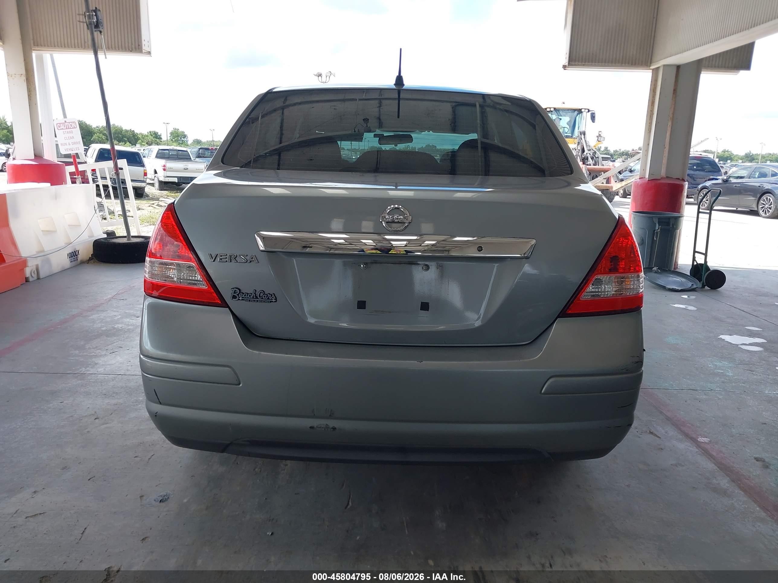 2010 Nissan Versa 1.8s Silver vin: 3N1BC1AP3AL377530