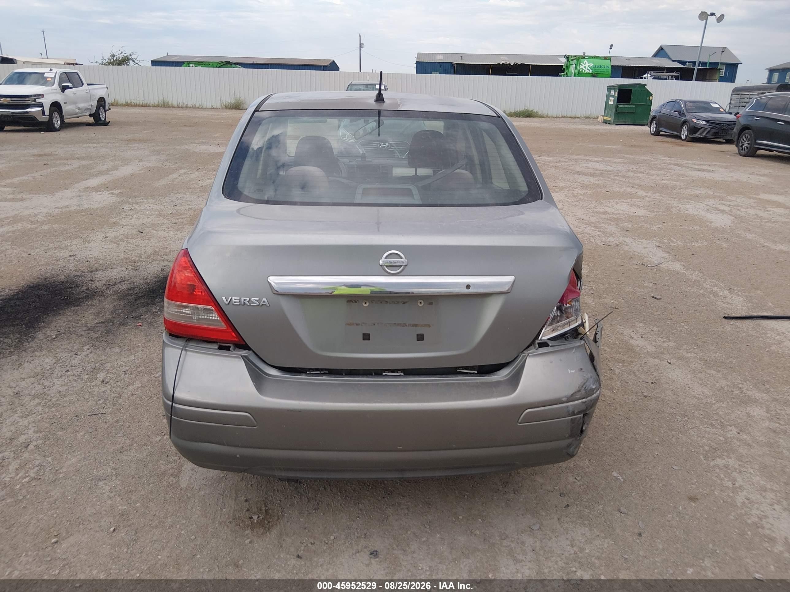 2010 Nissan Versa 1.8s Серый vin: 3N1BC1AP3AL382324