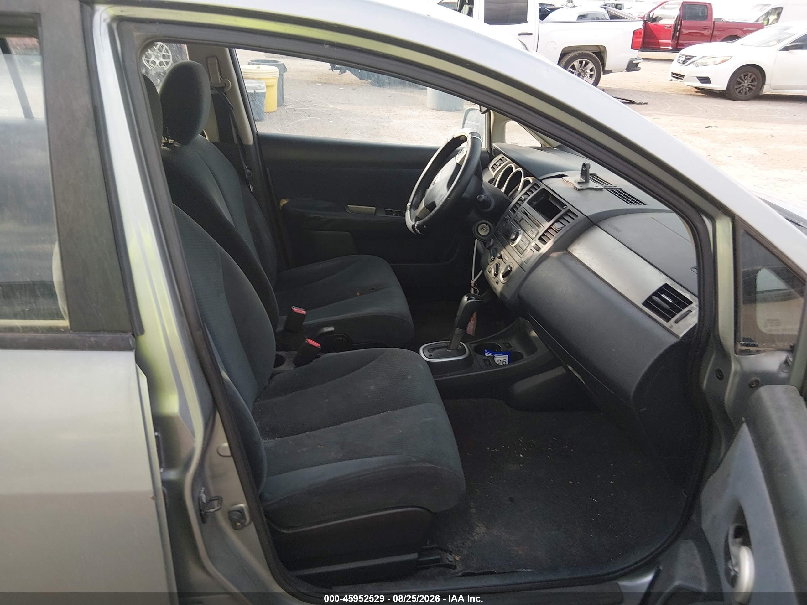 2010 Nissan Versa 1.8s Серый vin: 3N1BC1AP3AL382324