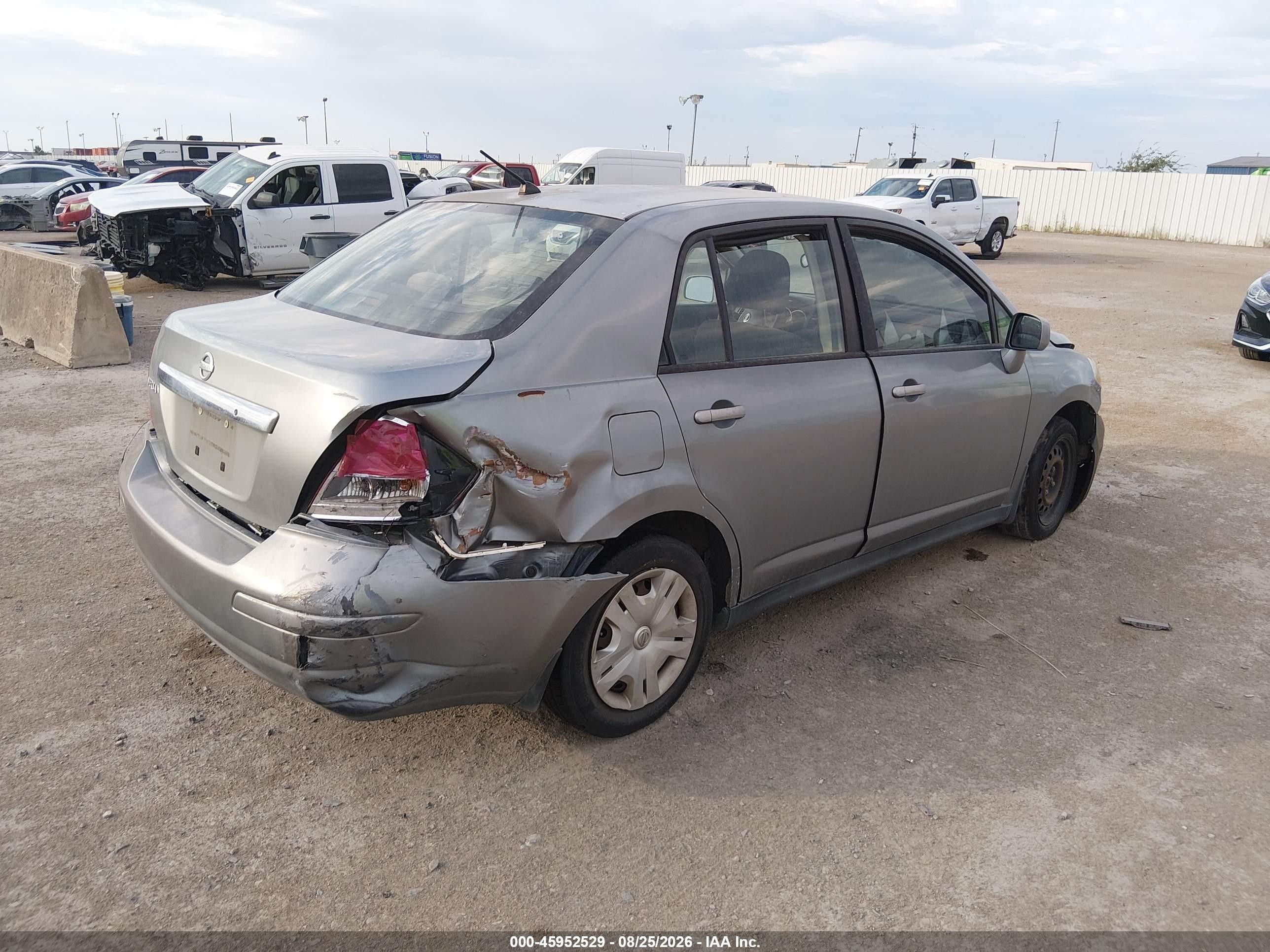 2010 Nissan Versa 1.8s Серый vin: 3N1BC1AP3AL382324