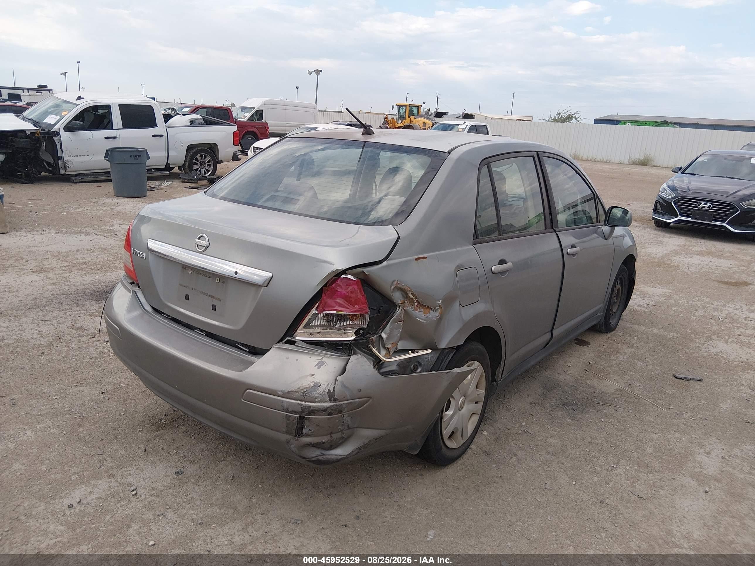 2010 Nissan Versa 1.8s Серый vin: 3N1BC1AP3AL382324