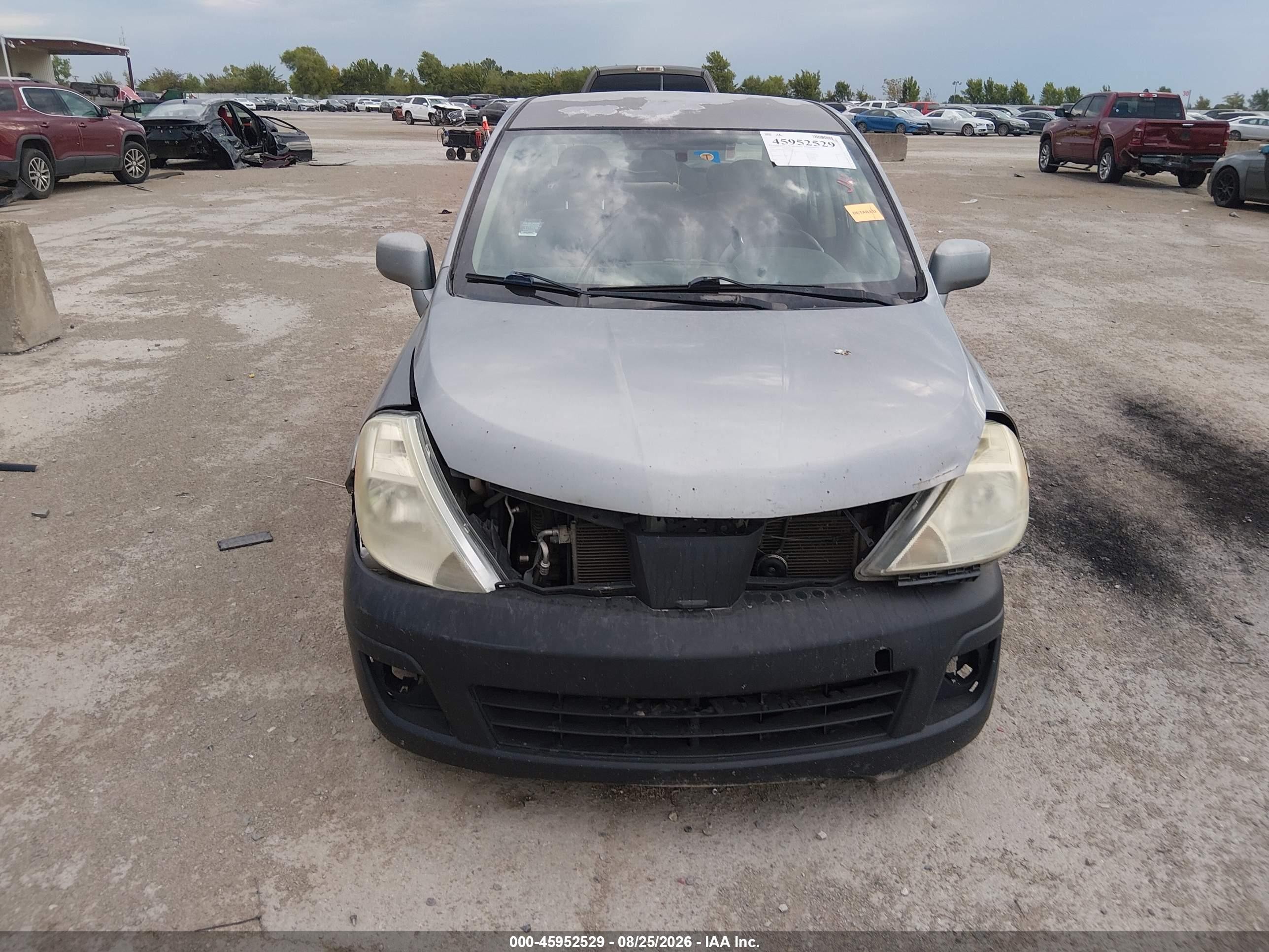 2010 Nissan Versa 1.8s Серый vin: 3N1BC1AP3AL382324