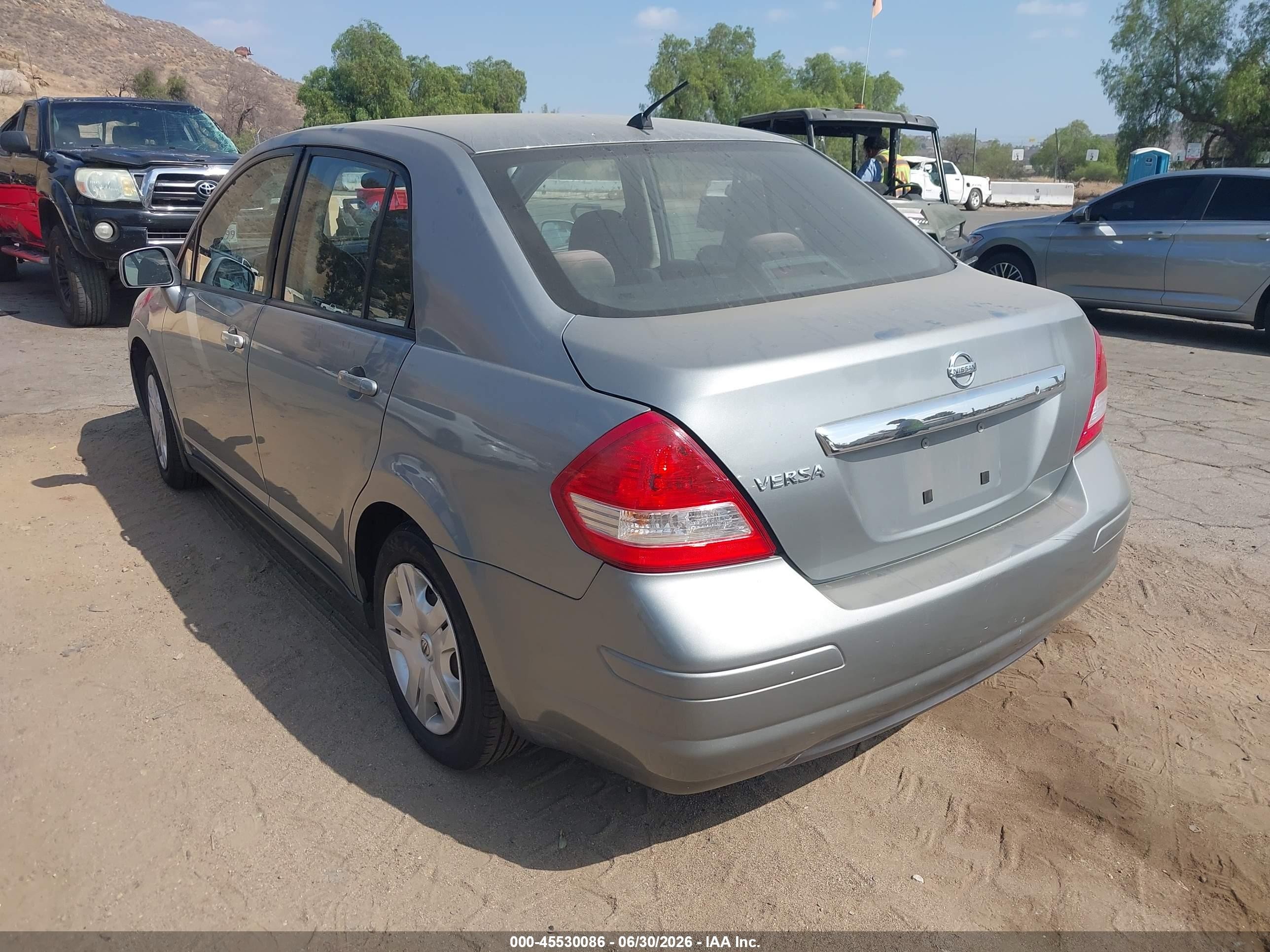 2010 Nissan Versa 1.8s Silver vin: 3N1BC1AP3AL418755