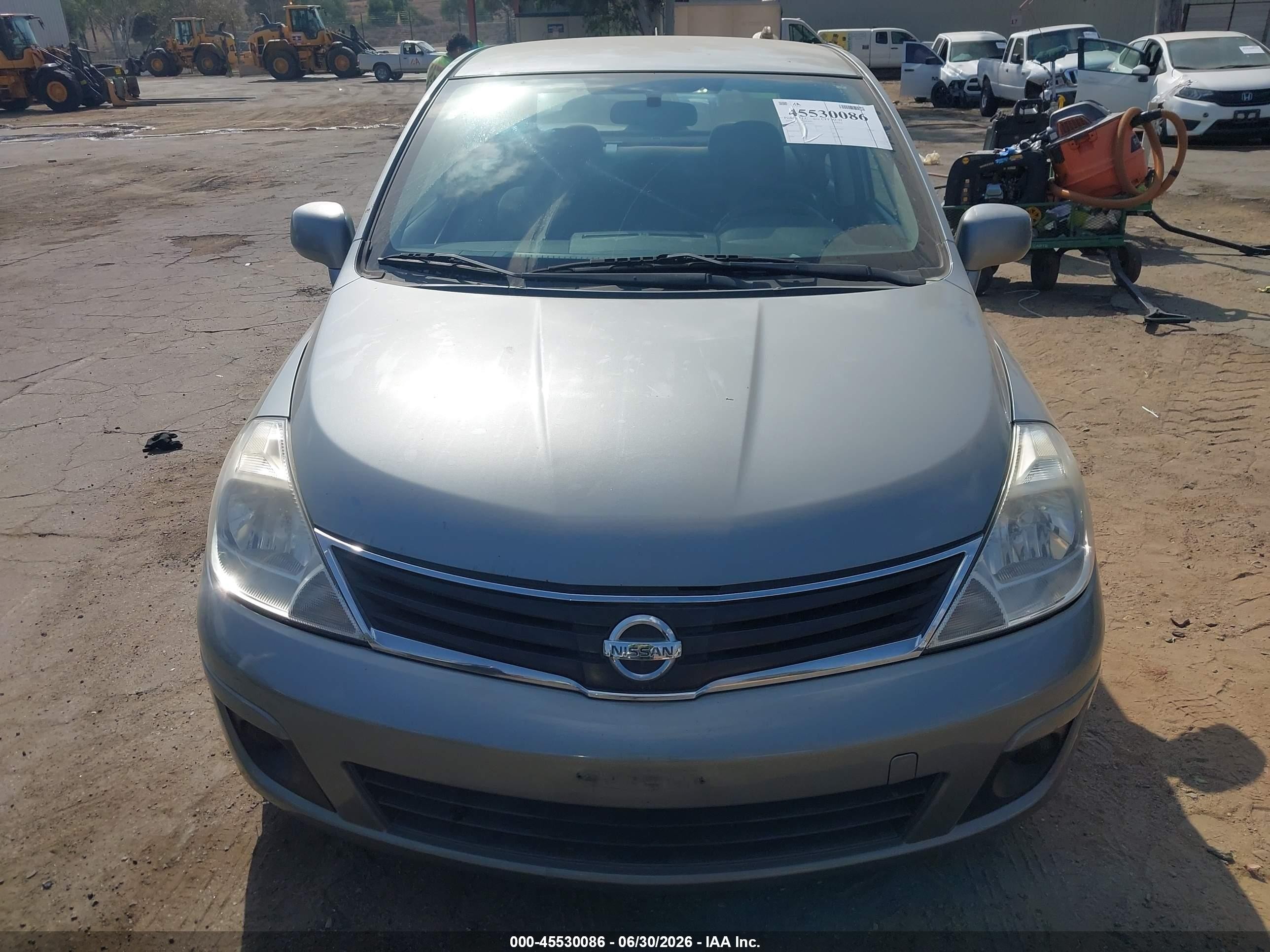 2010 Nissan Versa 1.8s Silver vin: 3N1BC1AP3AL418755