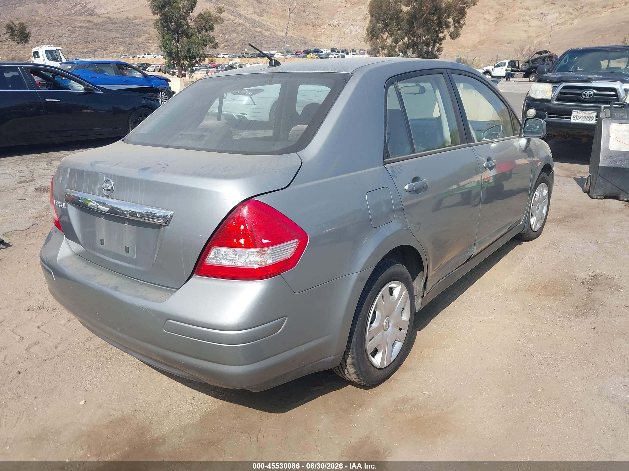 2010 Nissan Versa 1.8s Silver vin: 3N1BC1AP3AL418755