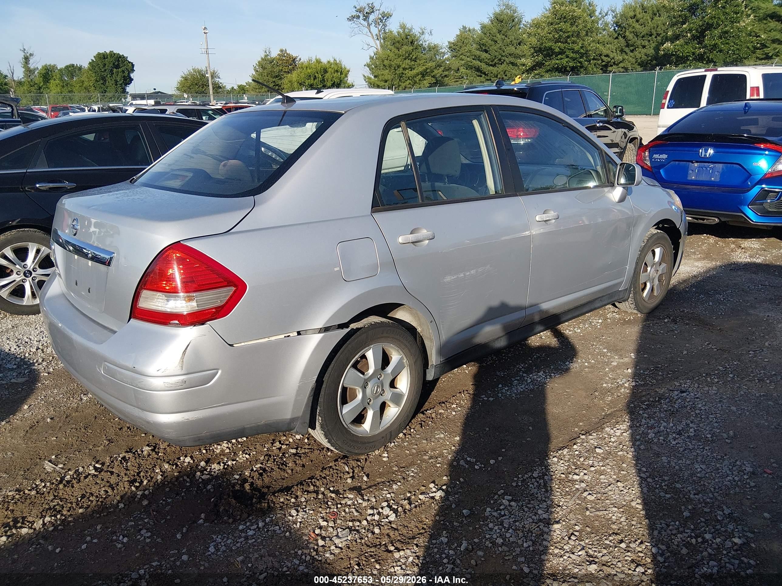 2010 Nissan Versa 1.8s Silver vin: 3N1BC1AP3AL424958
