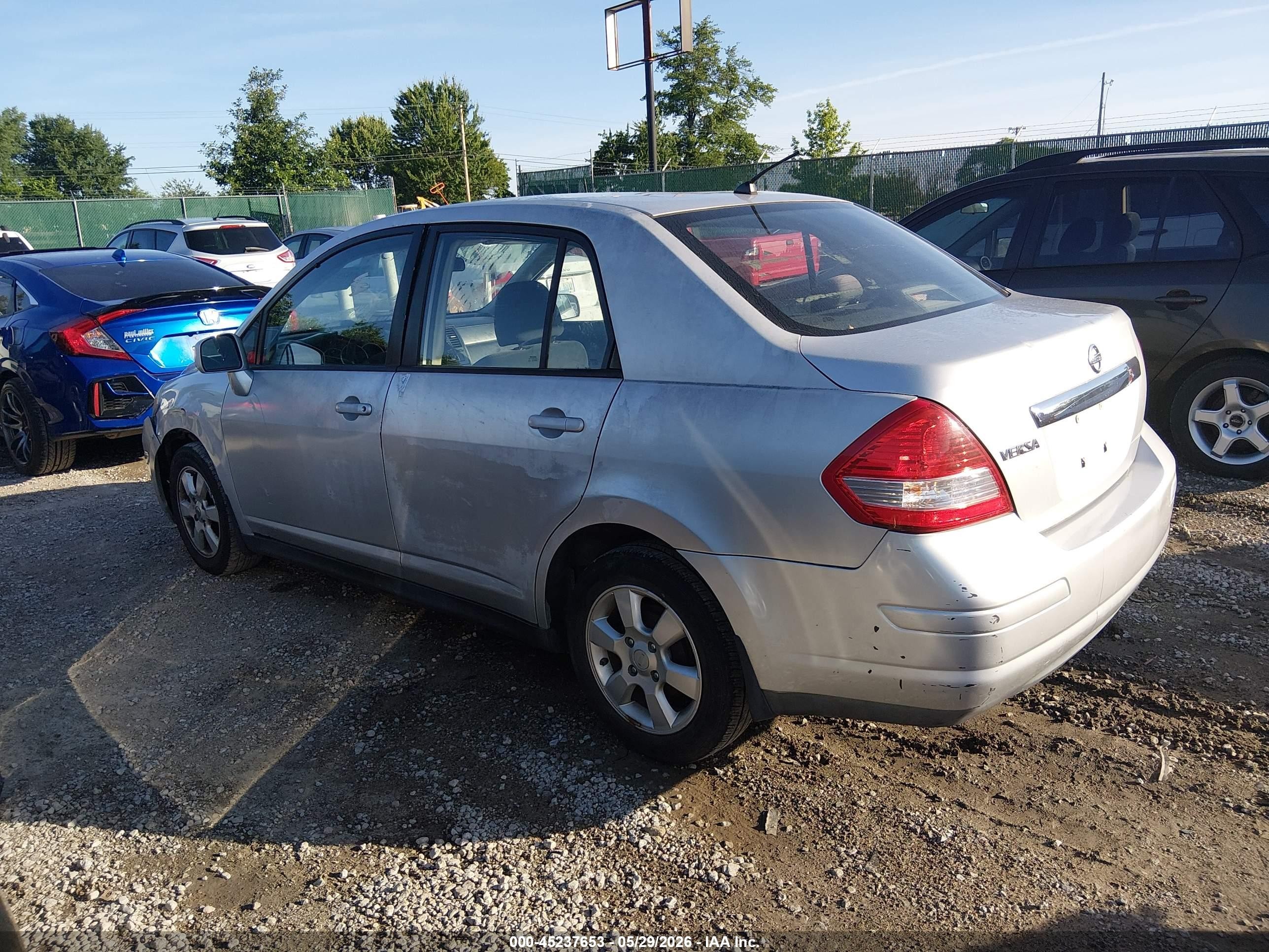 2010 Nissan Versa 1.8s Silver vin: 3N1BC1AP3AL424958