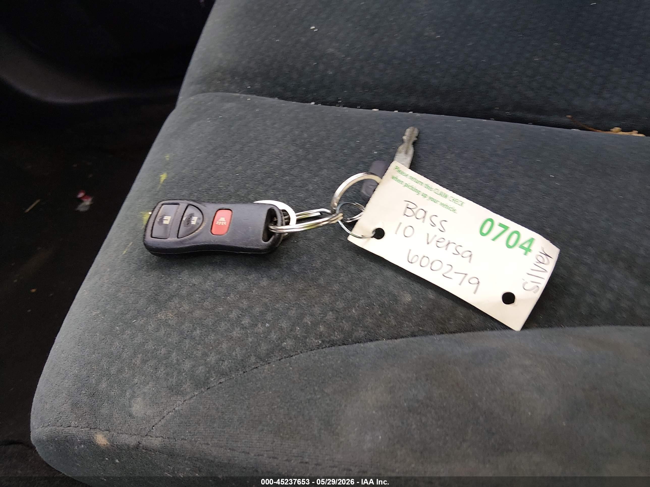 2010 Nissan Versa 1.8s Silver vin: 3N1BC1AP3AL424958