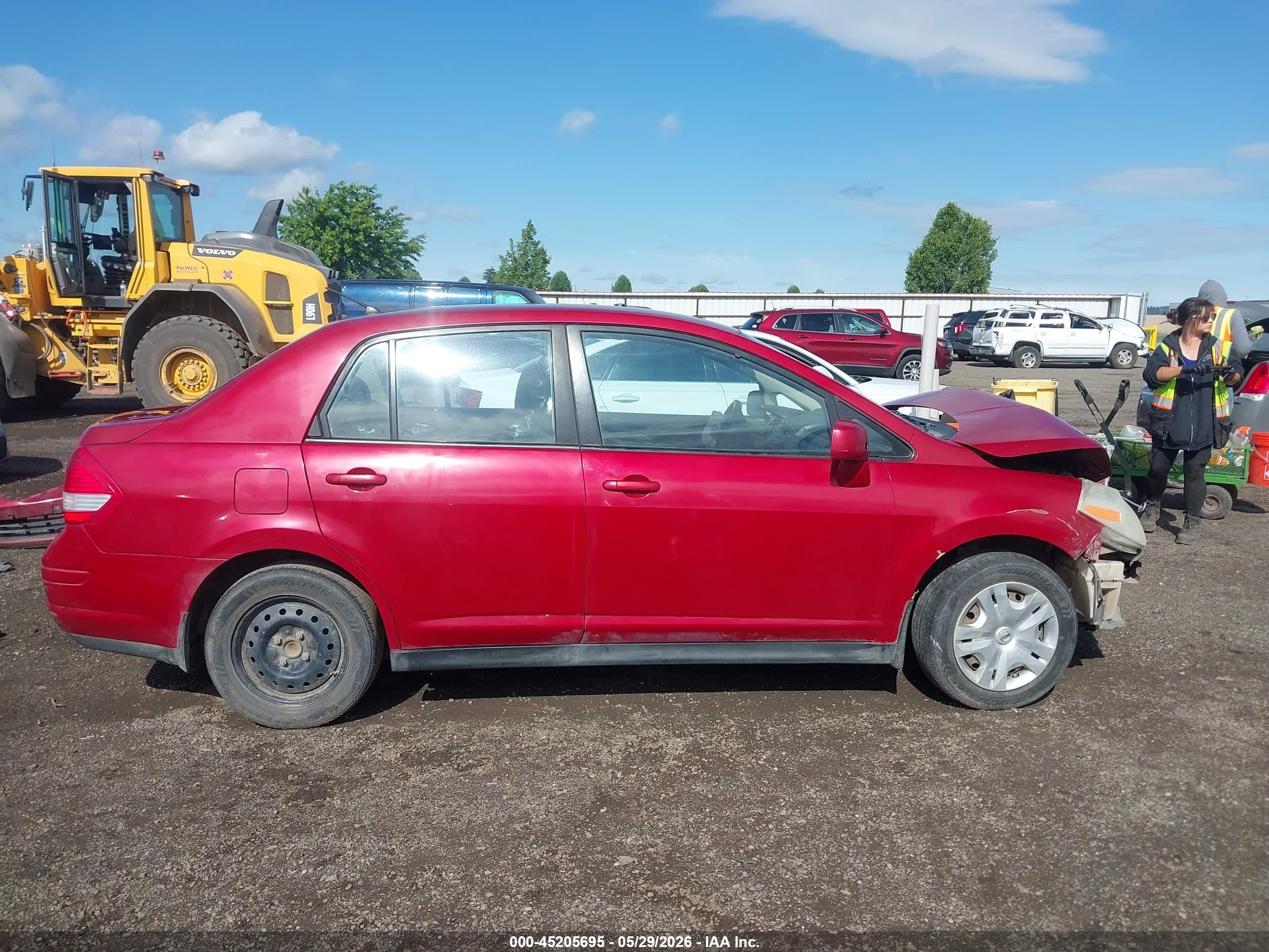 2010 Nissan Versa 1.8s Red vin: 3N1BC1AP3AL434020