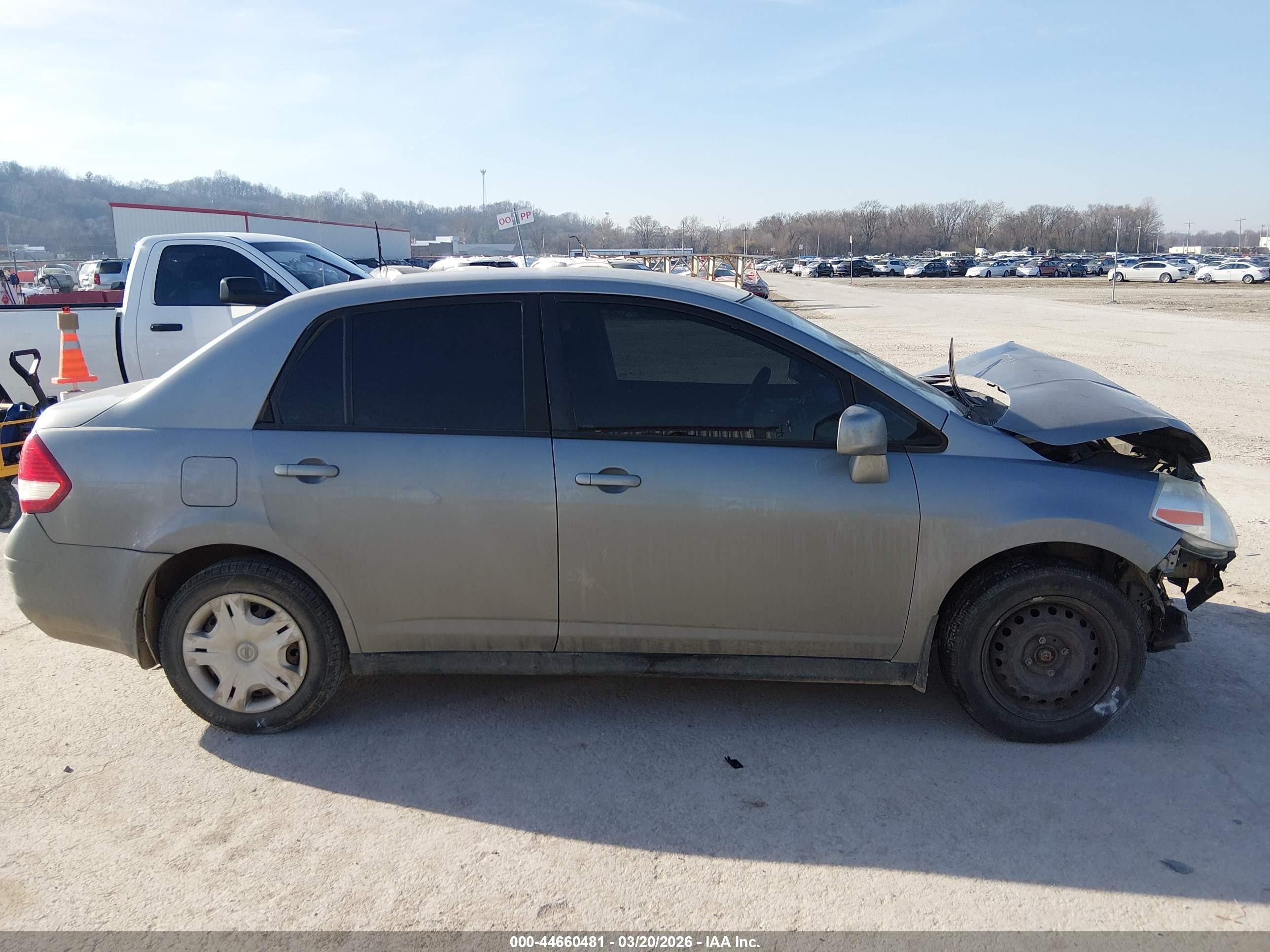 2010 Nissan Versa 1.8s Gray vin: 3N1BC1AP3AL448791