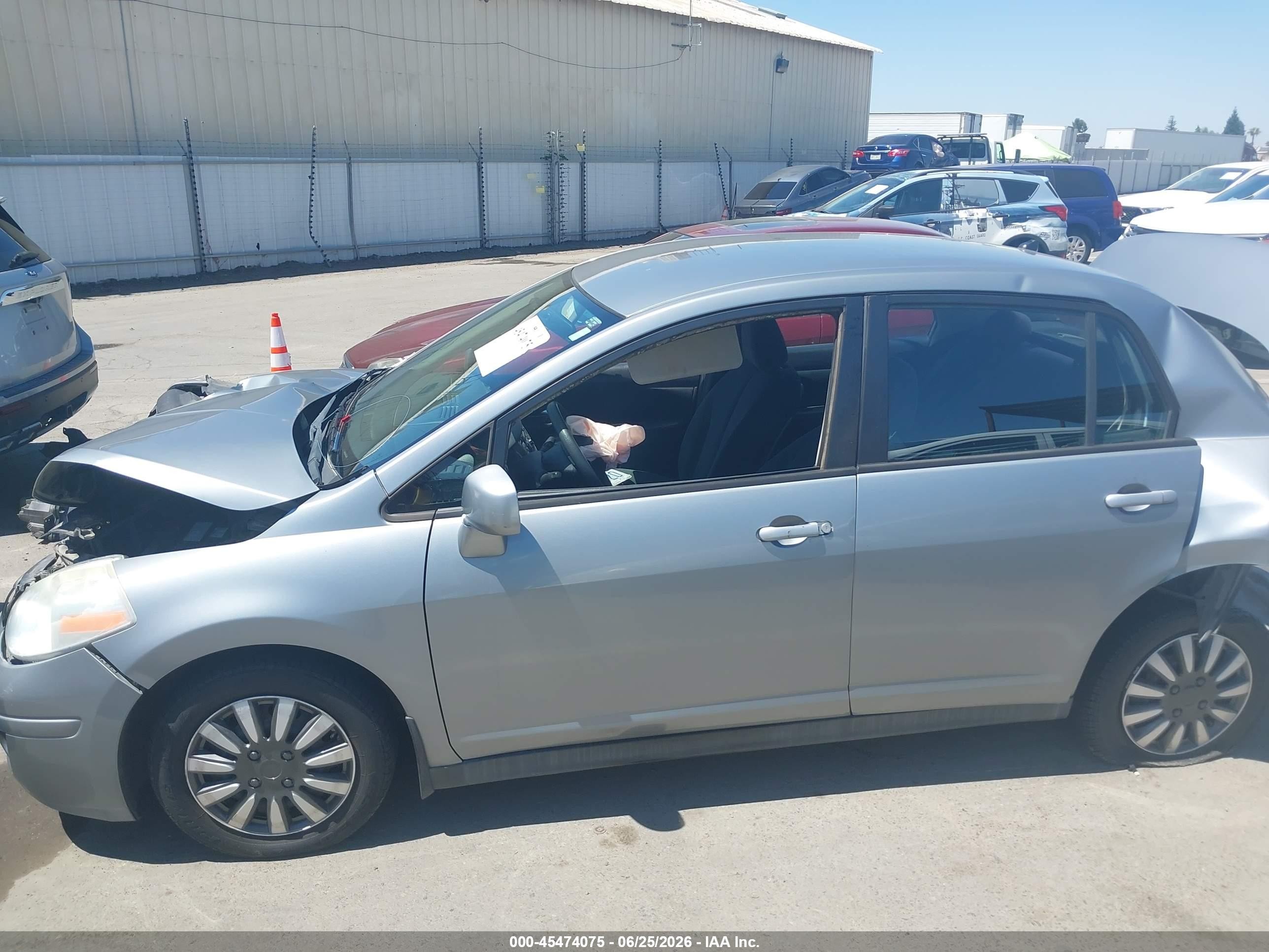 2010 Nissan Versa 1.8s Silver vin: 3N1BC1AP3AL461900