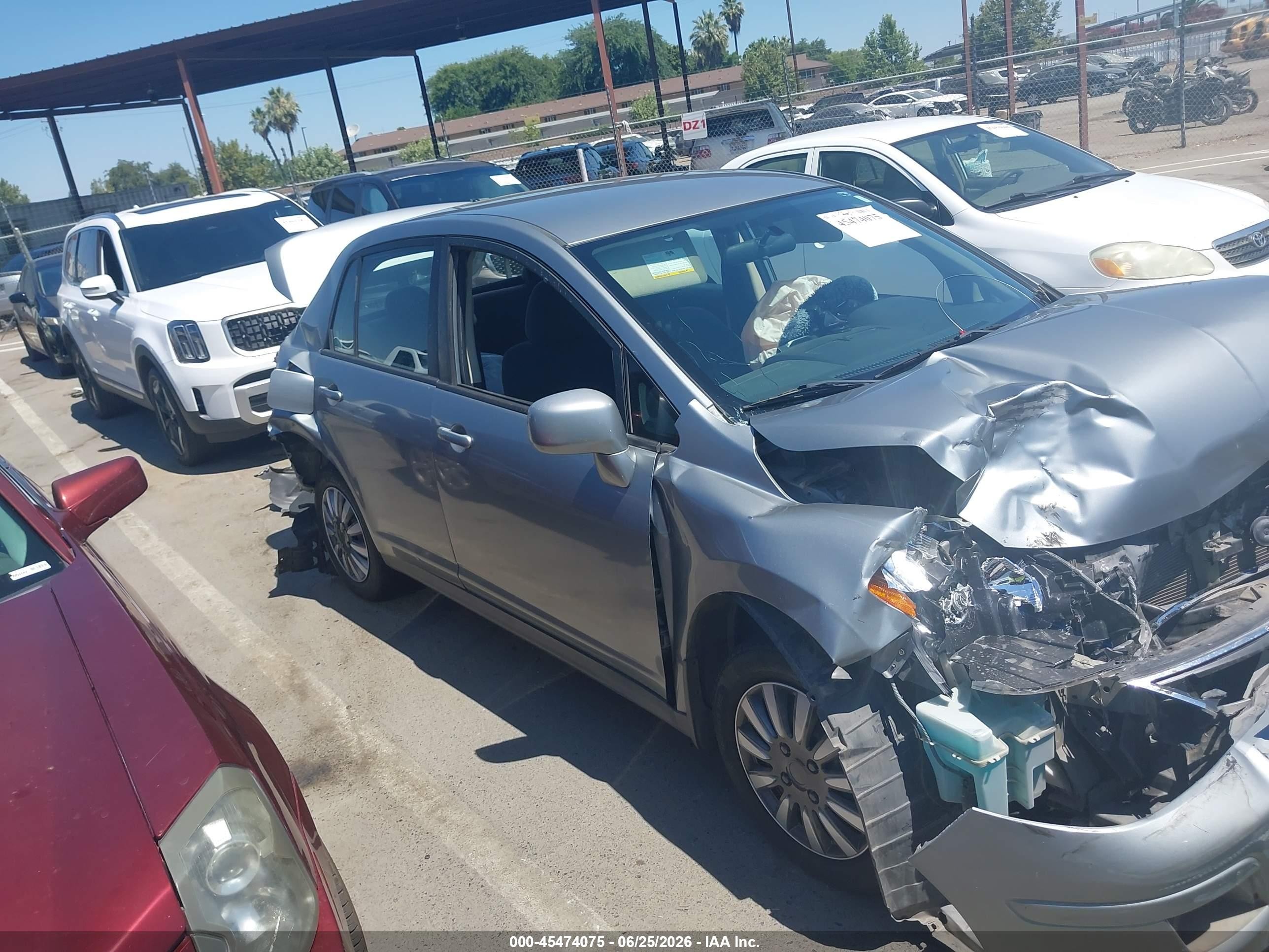 2010 Nissan Versa 1.8s Silver vin: 3N1BC1AP3AL461900