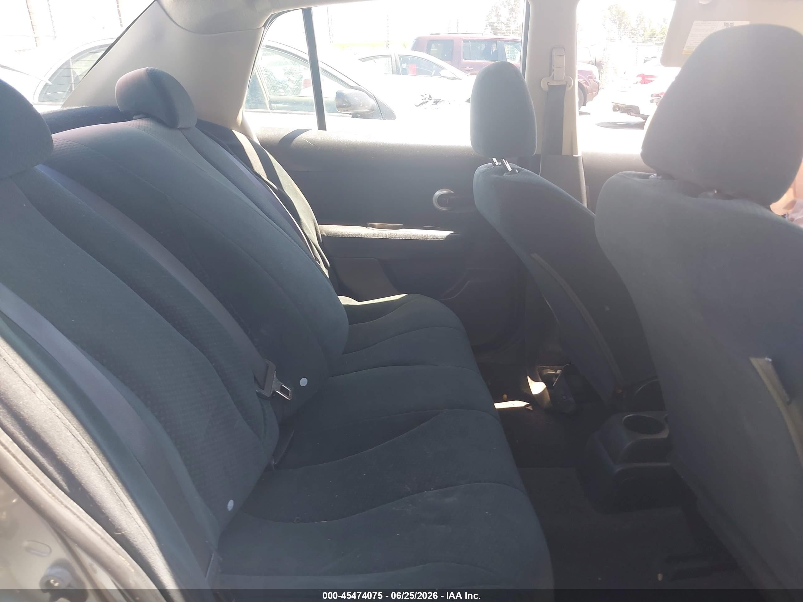 2010 Nissan Versa 1.8s Silver vin: 3N1BC1AP3AL461900