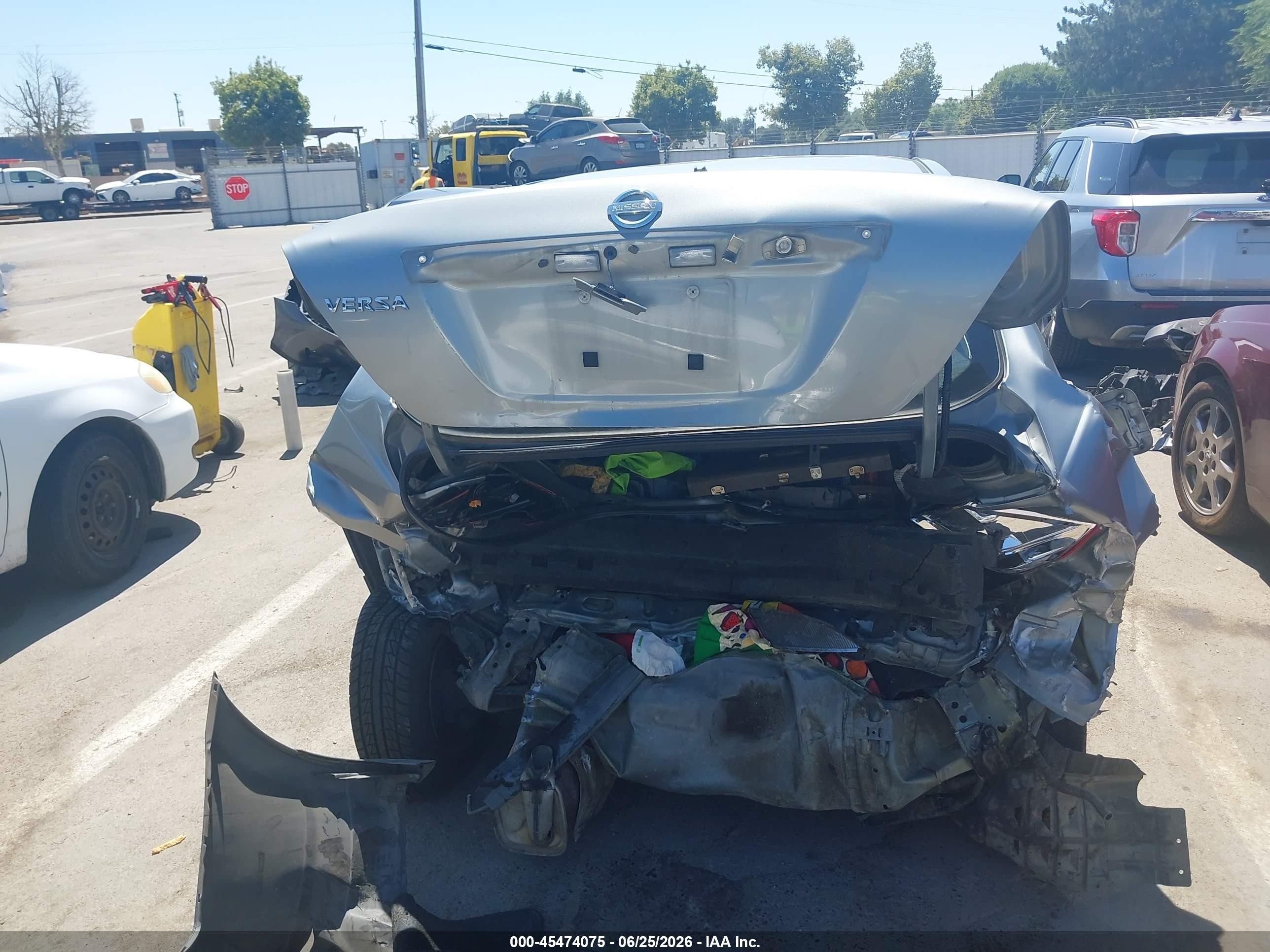 2010 Nissan Versa 1.8s Silver vin: 3N1BC1AP3AL461900