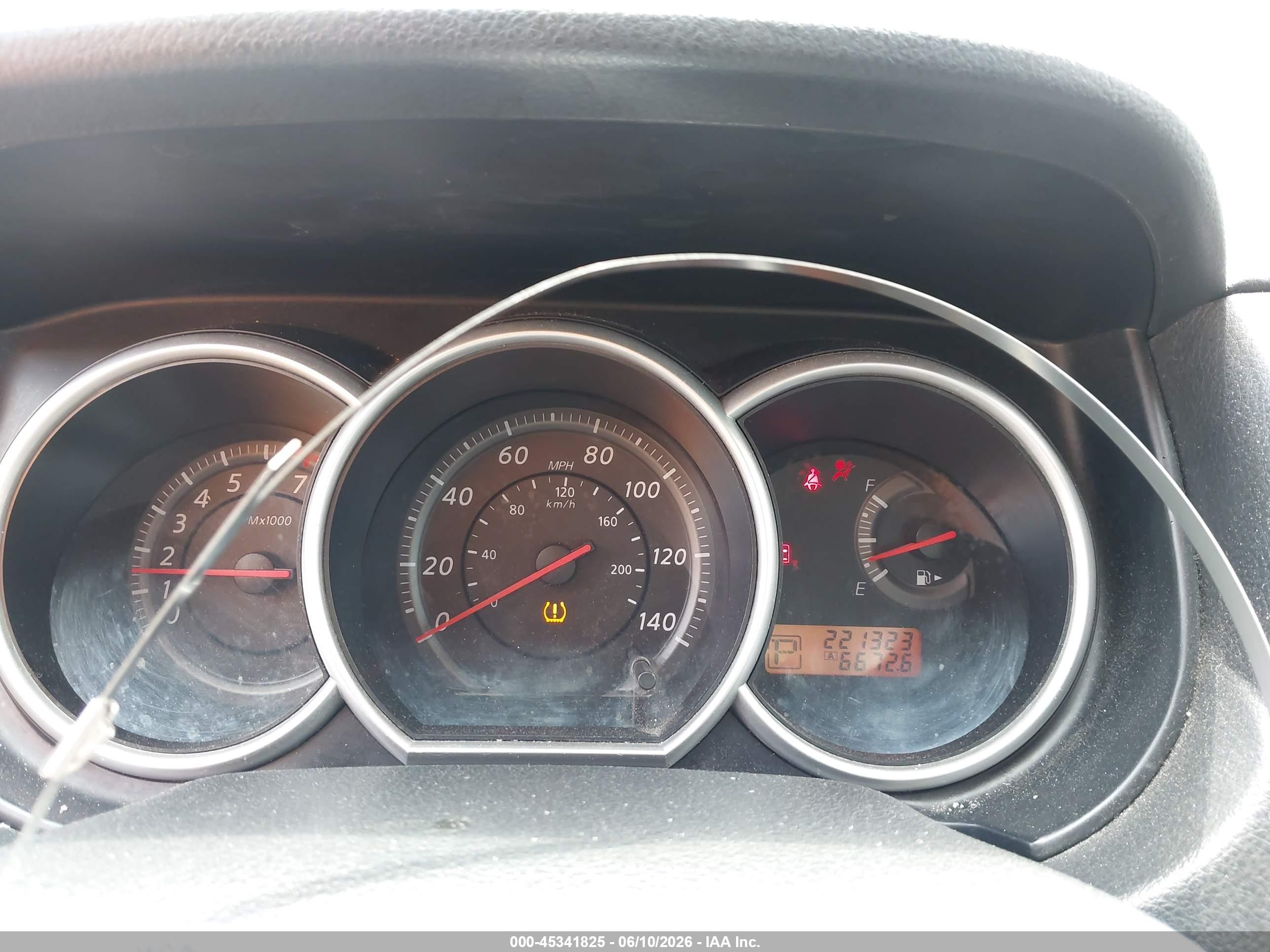 2011 Nissan Versa 1.8s Серебряный vin: 3N1BC1AP3BL454320