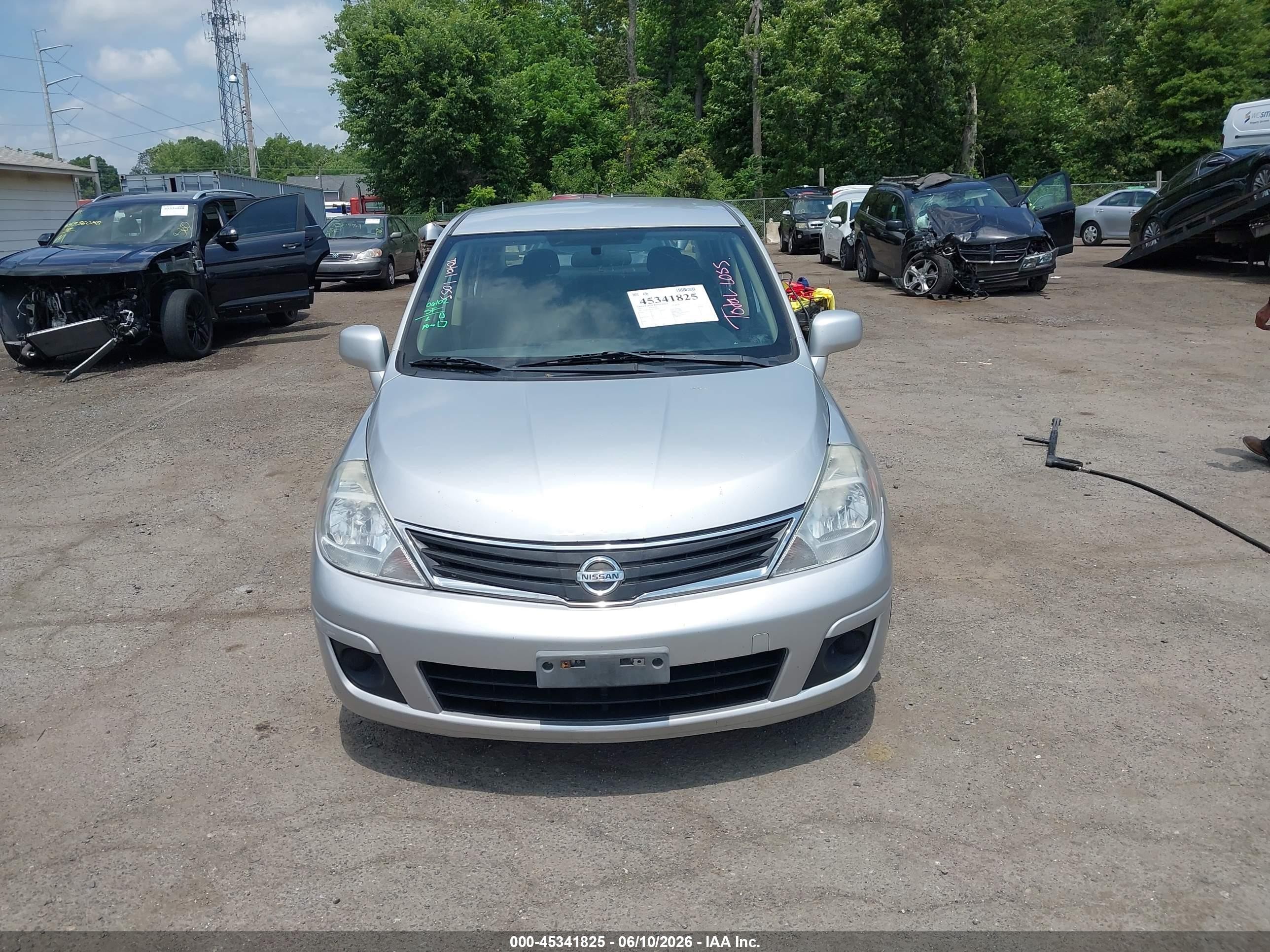 2011 Nissan Versa 1.8s Серебряный vin: 3N1BC1AP3BL454320