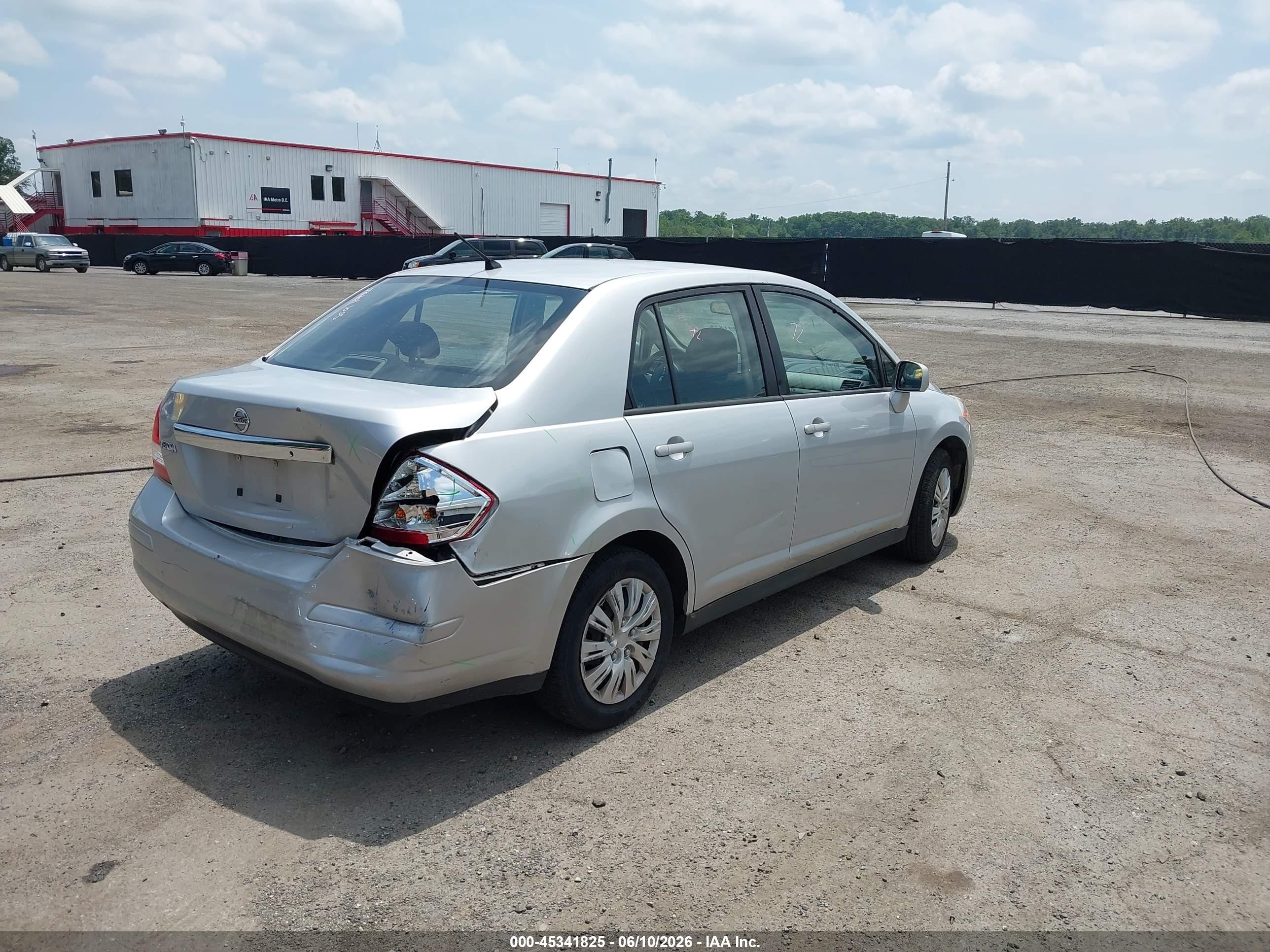 2011 Nissan Versa 1.8s Серебряный vin: 3N1BC1AP3BL454320