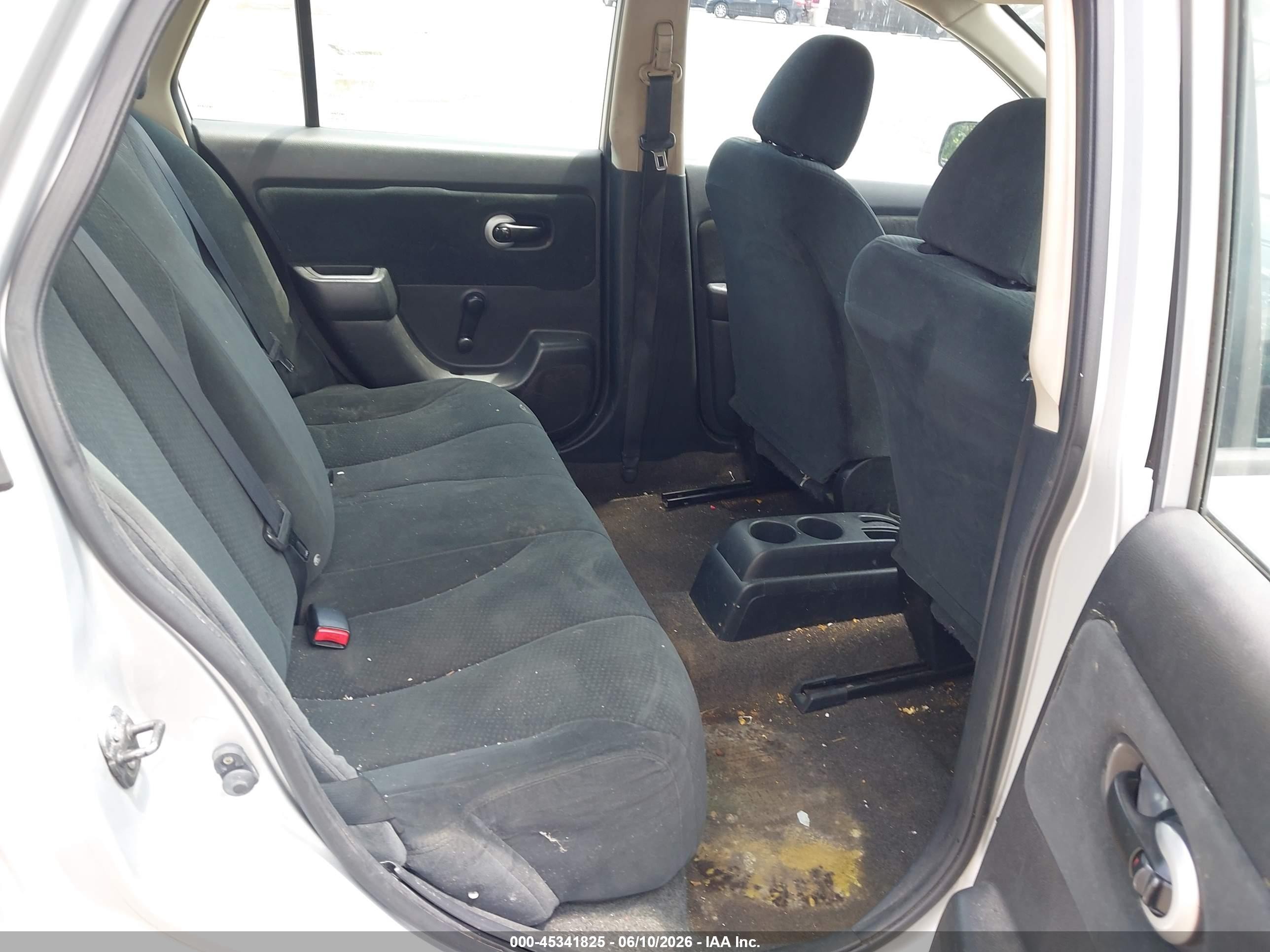 2011 Nissan Versa 1.8s Серебряный vin: 3N1BC1AP3BL454320