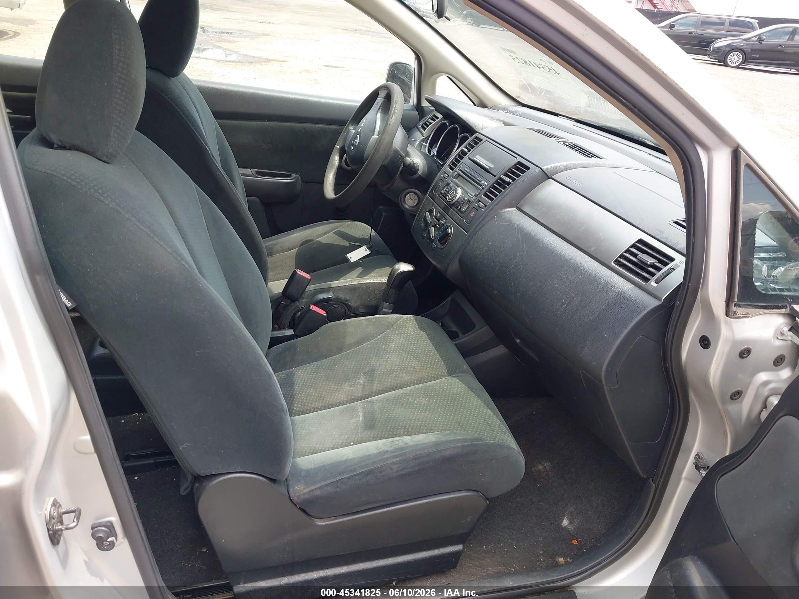 2011 Nissan Versa 1.8s Серебряный vin: 3N1BC1AP3BL454320