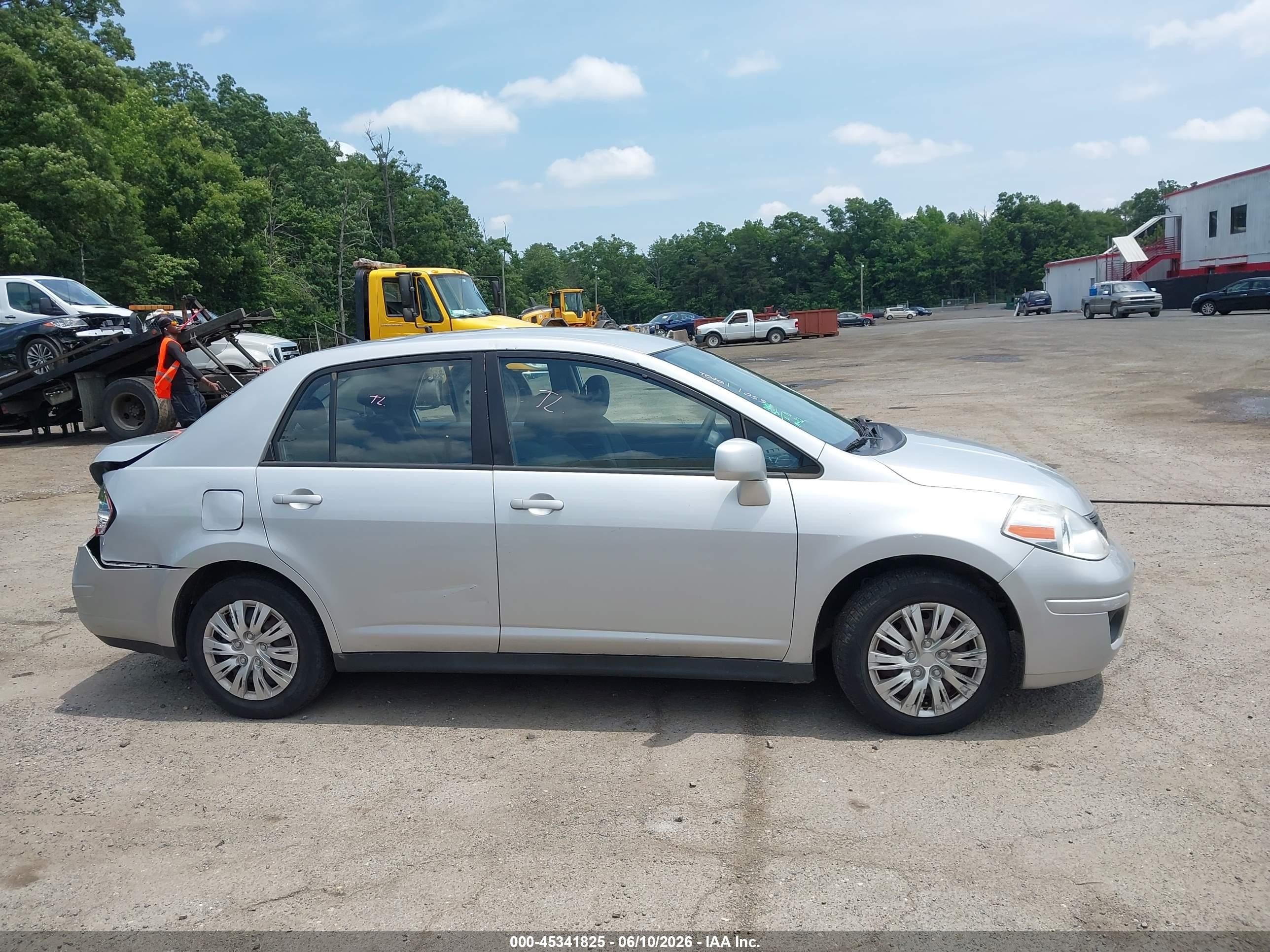 2011 Nissan Versa 1.8s Серебряный vin: 3N1BC1AP3BL454320