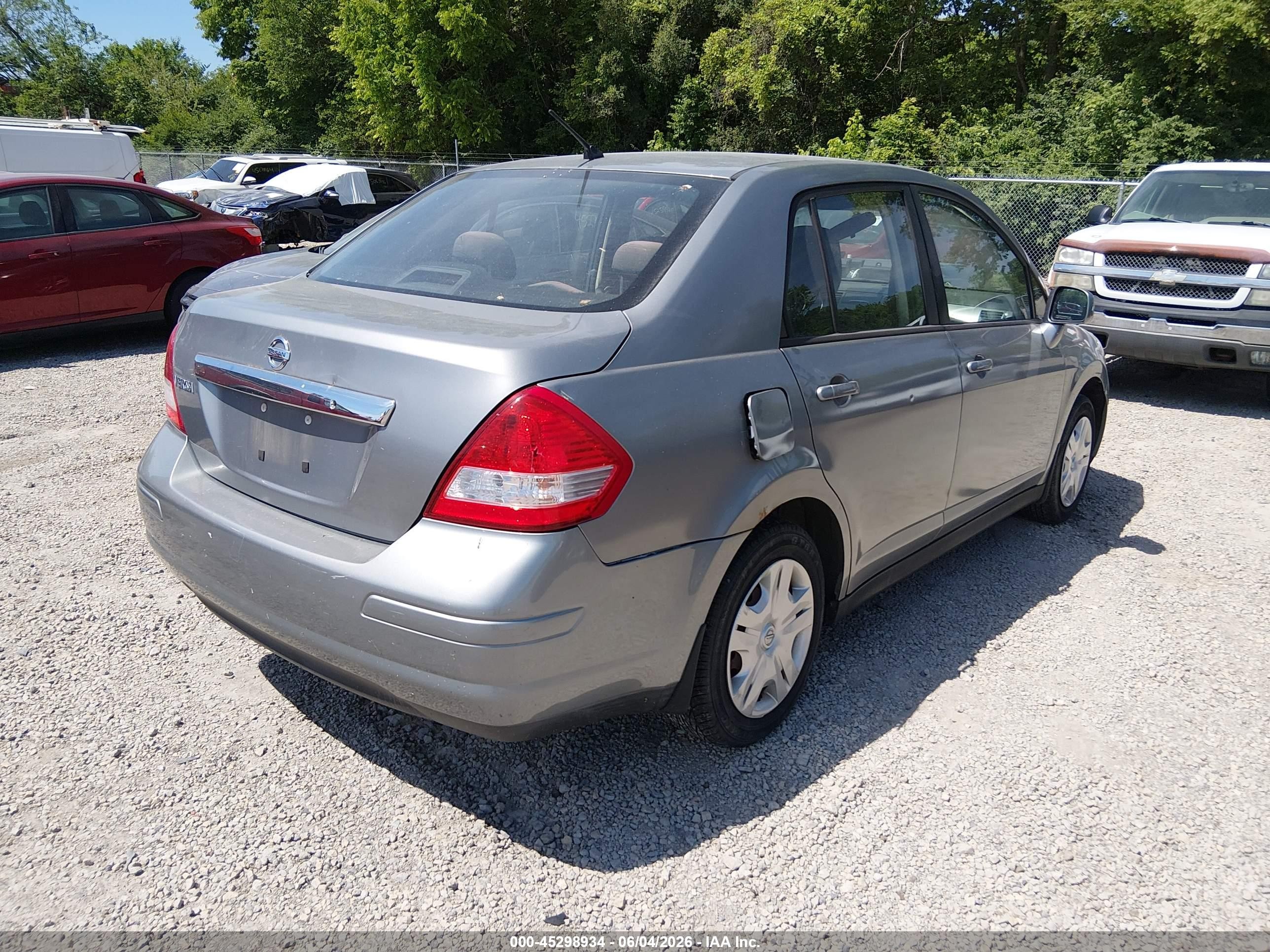 2011 Nissan Versa 1.8s Gray vin: 3N1BC1AP3BL461736