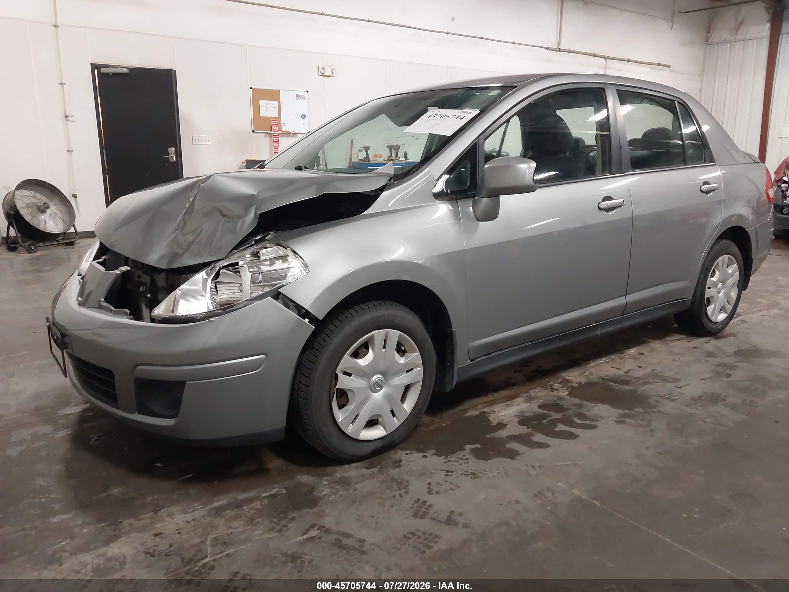 2011 Nissan Versa 1.8s Silver vin: 3N1BC1AP4BL423318