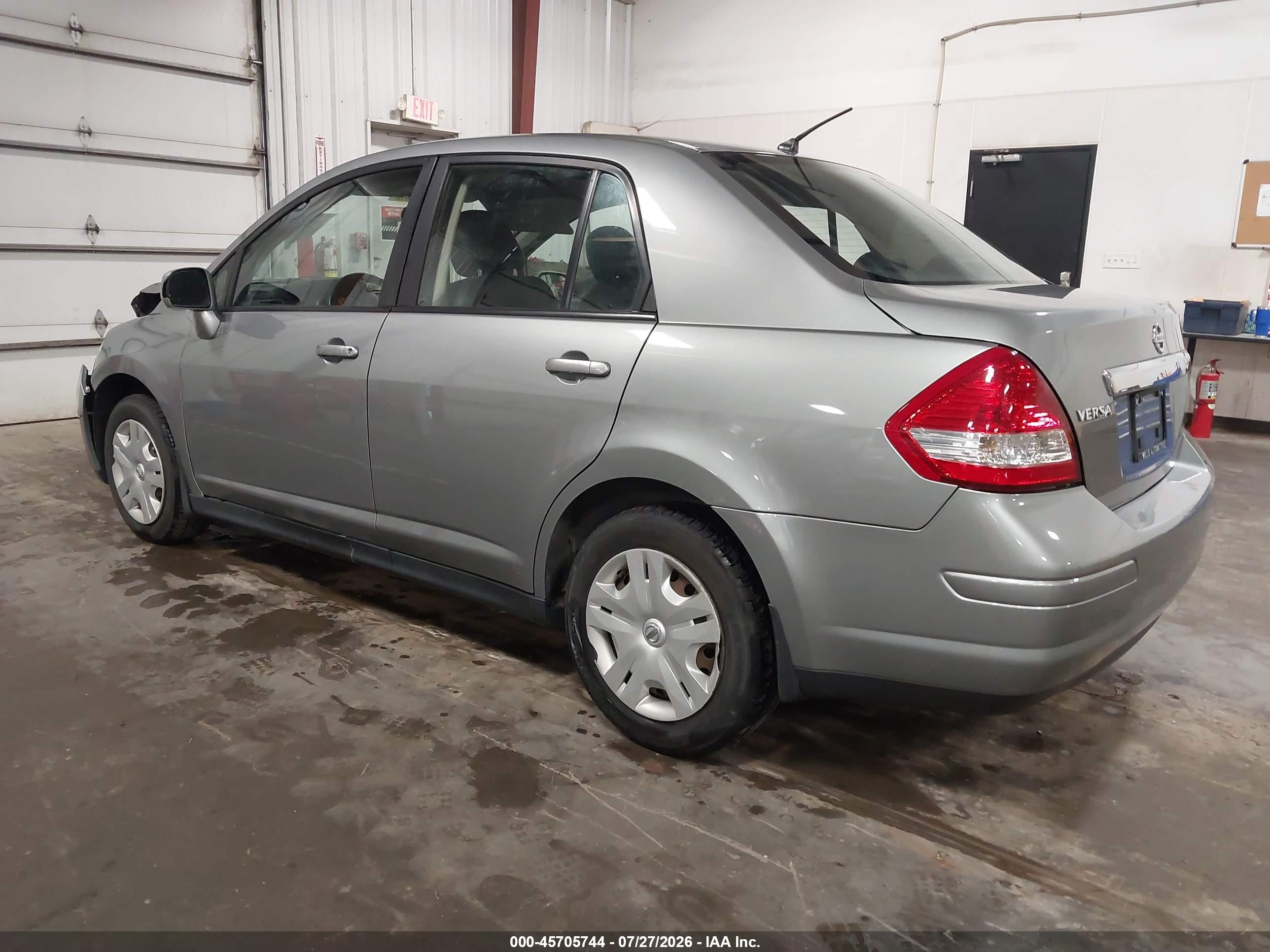 2011 Nissan Versa 1.8s Silver vin: 3N1BC1AP4BL423318