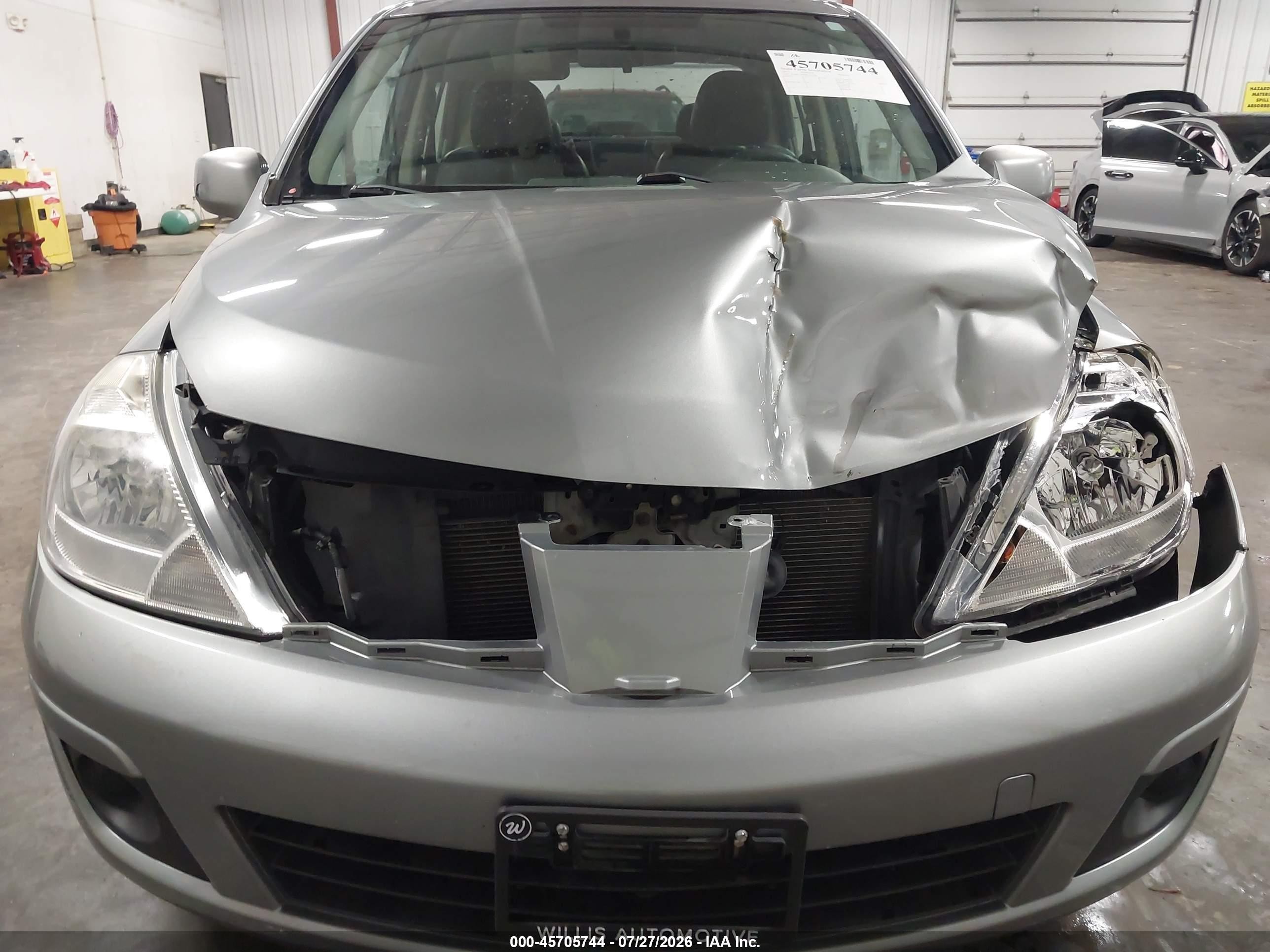 2011 Nissan Versa 1.8s Silver vin: 3N1BC1AP4BL423318