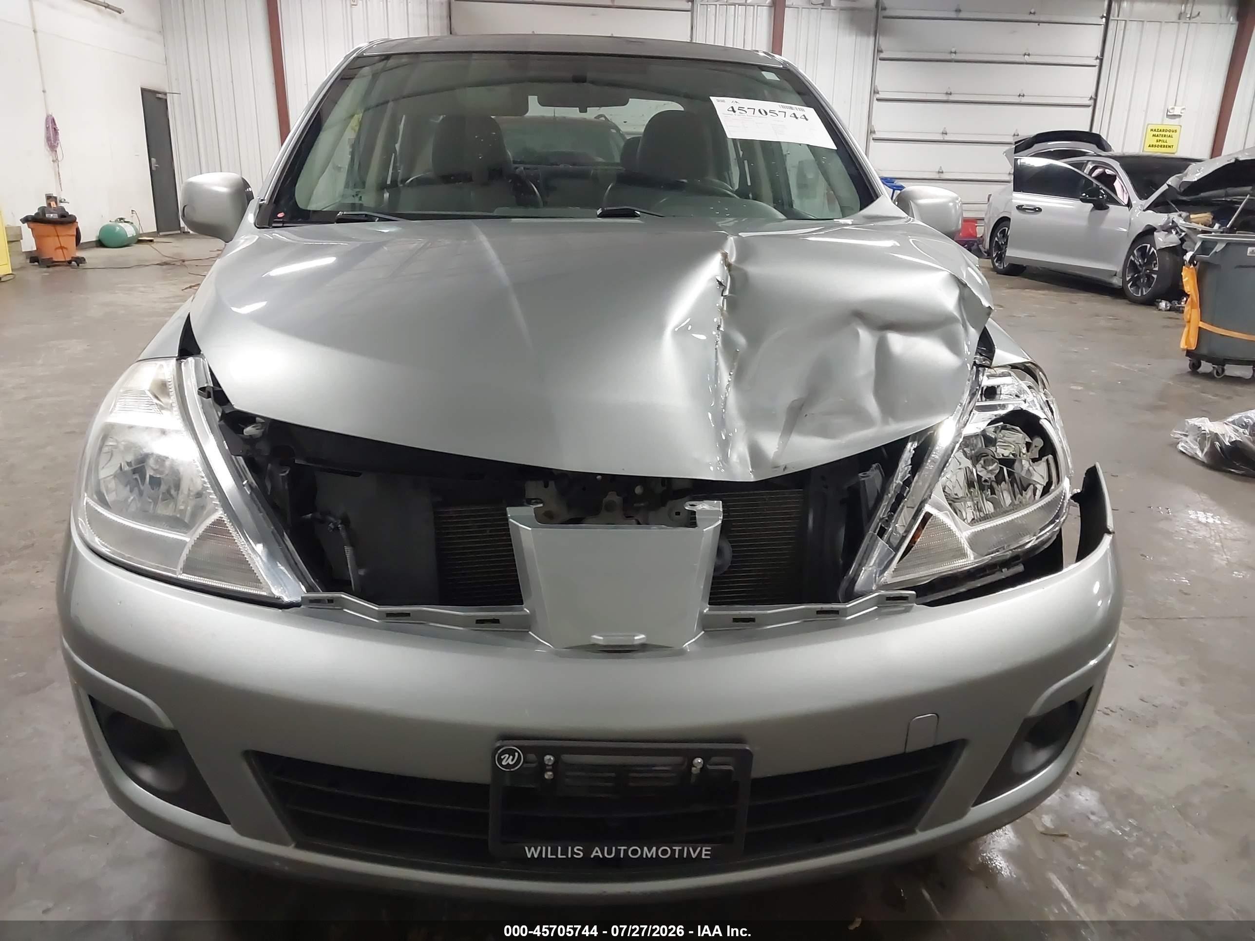 2011 Nissan Versa 1.8s Silver vin: 3N1BC1AP4BL423318