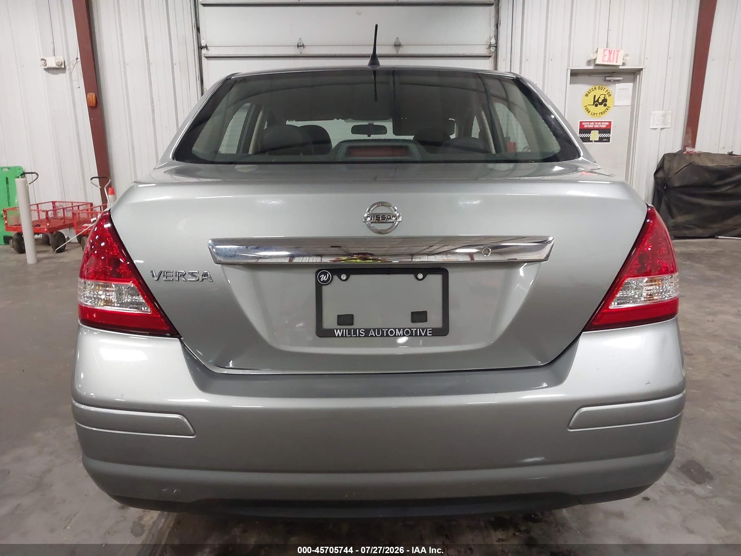 2011 Nissan Versa 1.8s Silver vin: 3N1BC1AP4BL423318