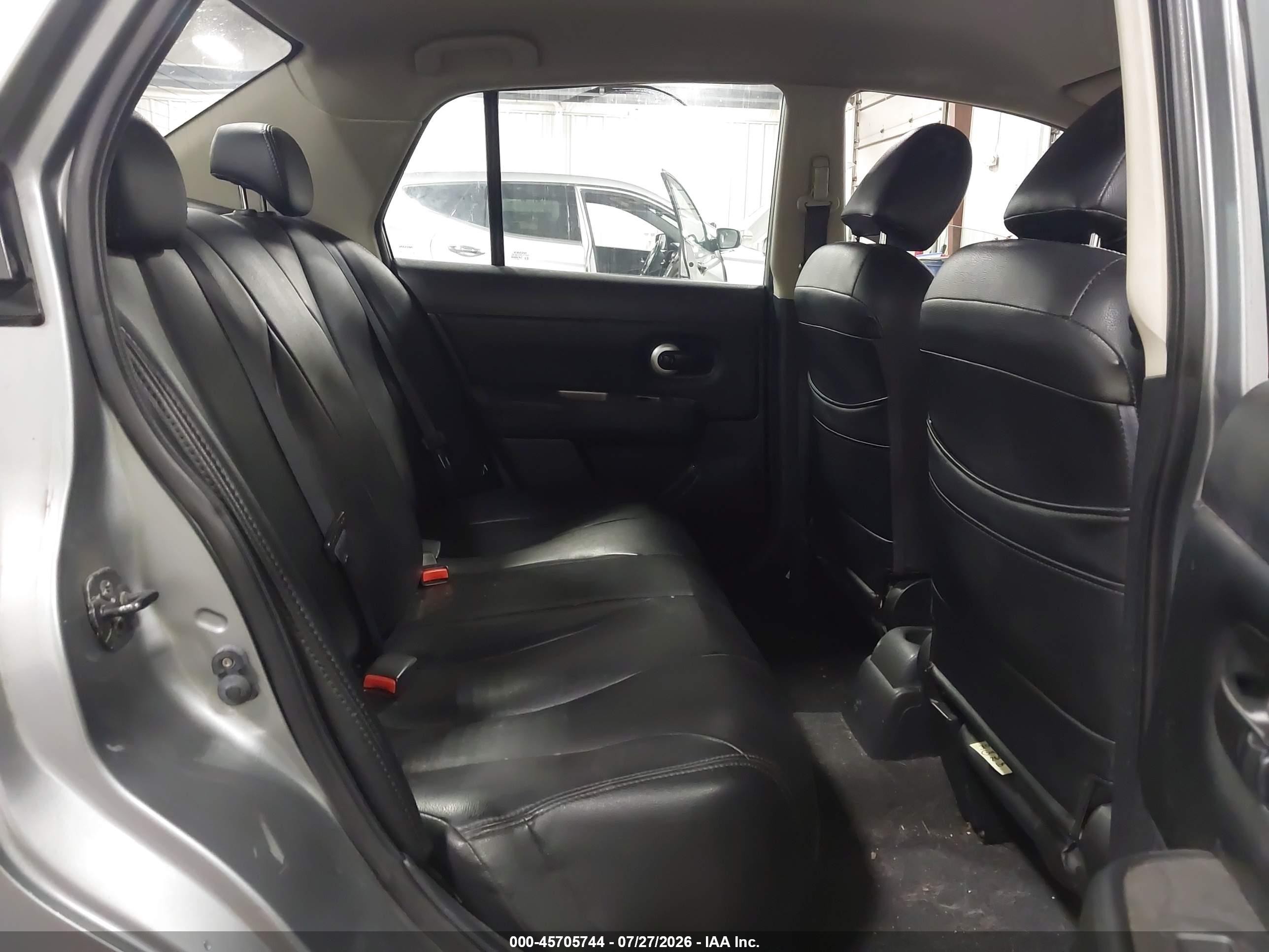2011 Nissan Versa 1.8s Silver vin: 3N1BC1AP4BL423318