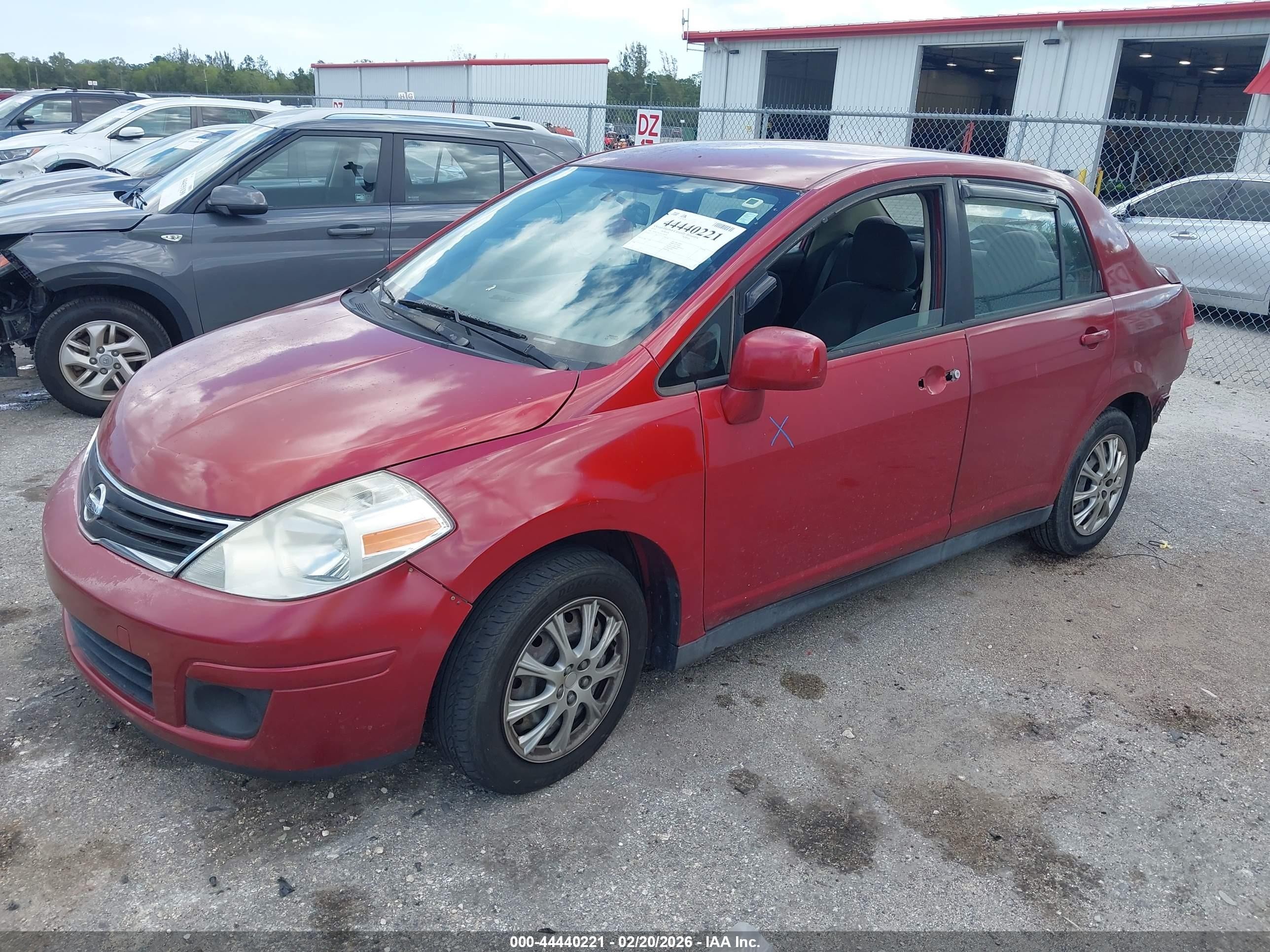 2010 Nissan Versa 1.8s Красный vin: 3N1BC1AP5AL376993