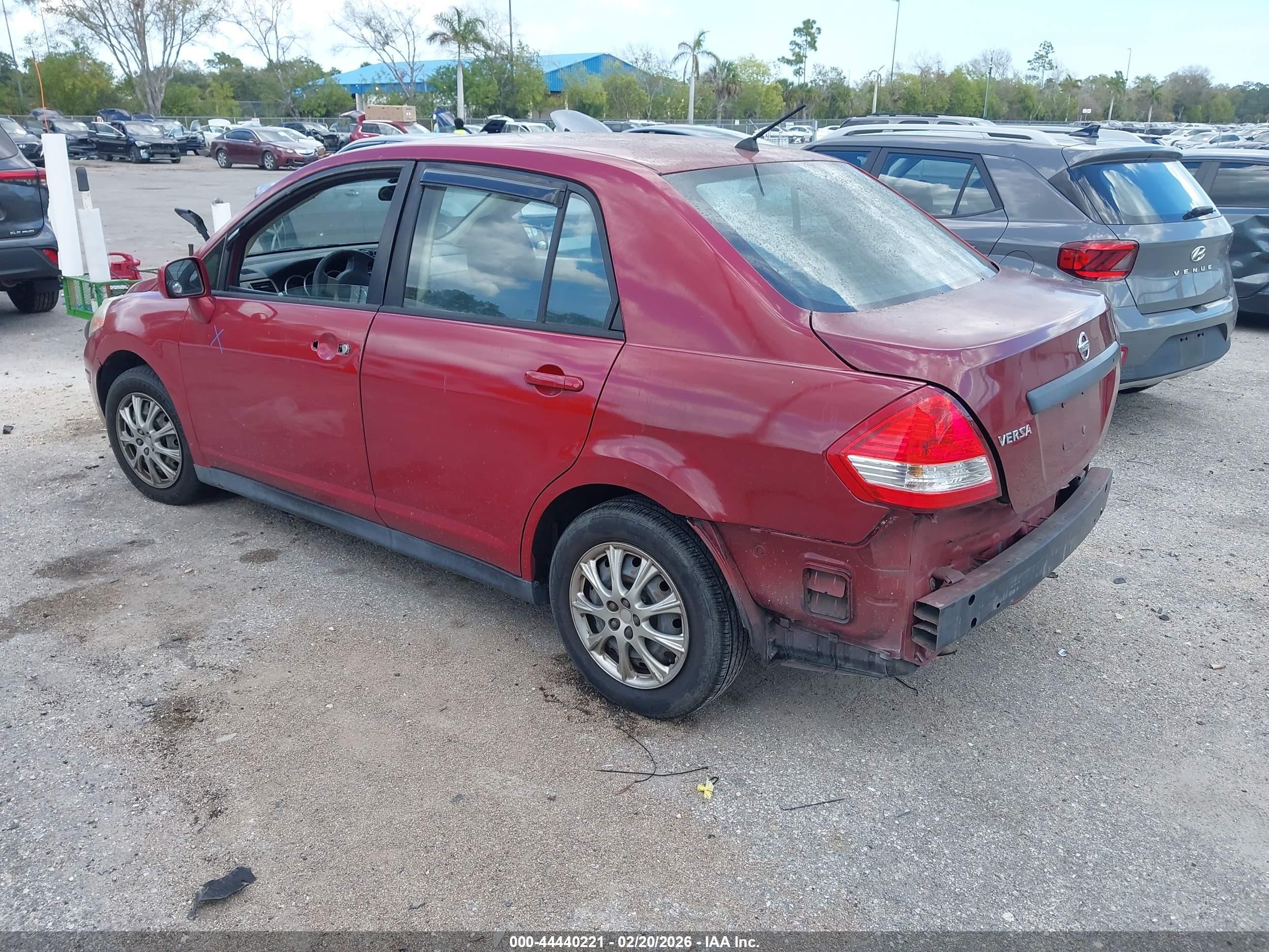 2010 Nissan Versa 1.8s Красный vin: 3N1BC1AP5AL376993