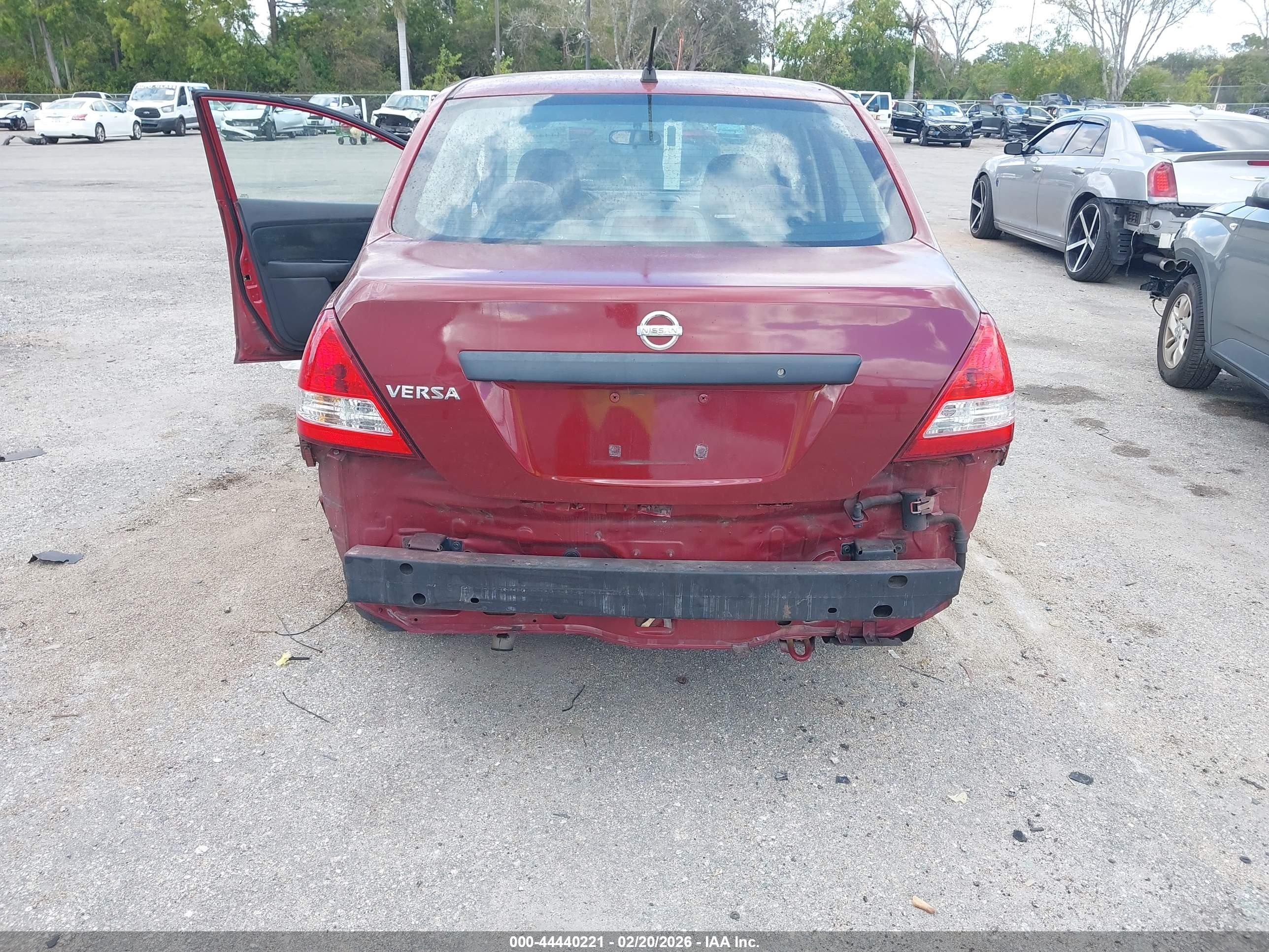 2010 Nissan Versa 1.8s Красный vin: 3N1BC1AP5AL376993