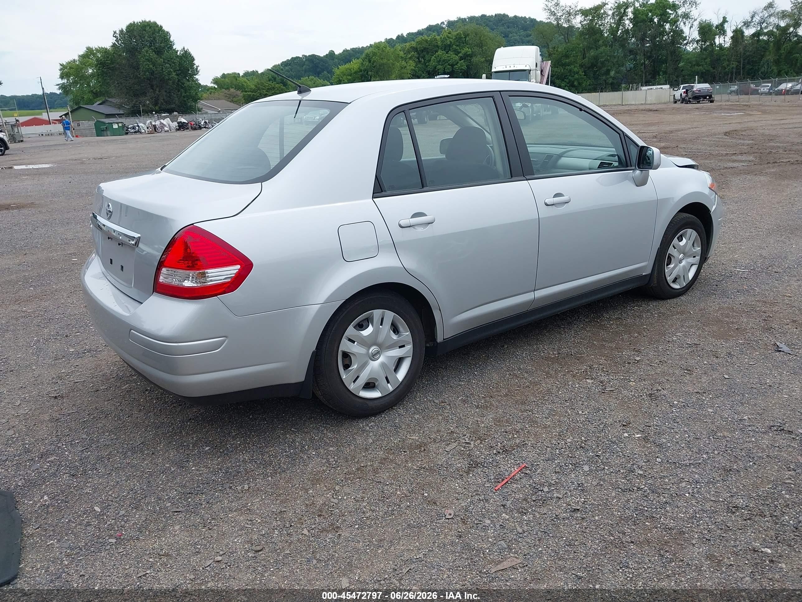 2010 Nissan Versa 1.8s Silver vin: 3N1BC1AP5AL379960