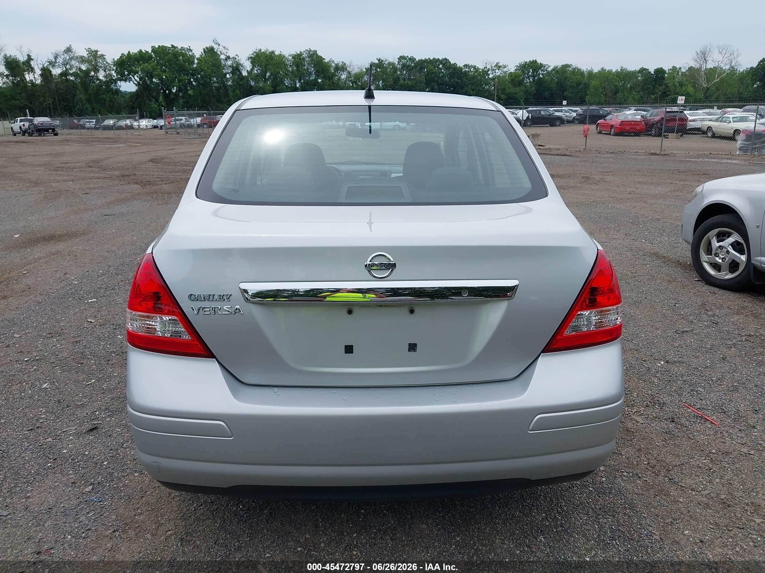 2010 Nissan Versa 1.8s Silver vin: 3N1BC1AP5AL379960