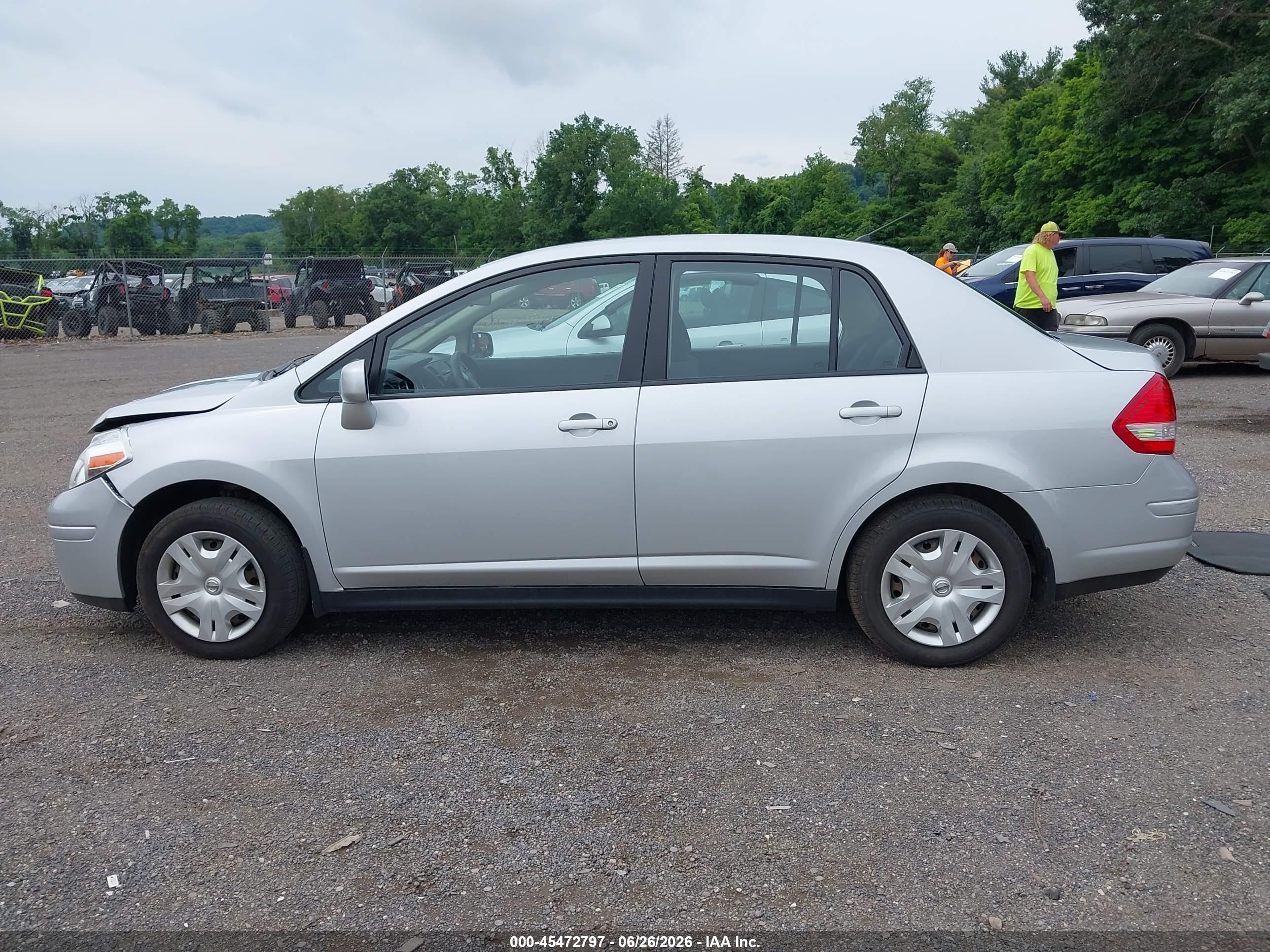 2010 Nissan Versa 1.8s Silver vin: 3N1BC1AP5AL379960