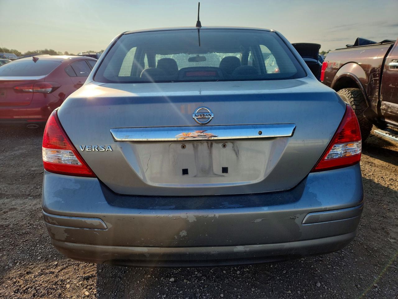2010 Nissan Versa 1.8 S Серебряный vin: 3N1BC1AP5AL384088