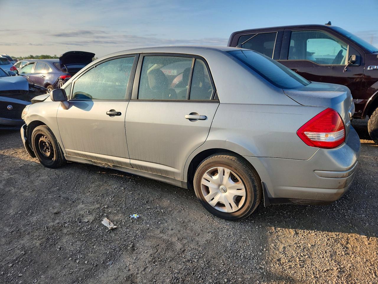 2010 Nissan Versa 1.8 S Серебряный vin: 3N1BC1AP5AL384088