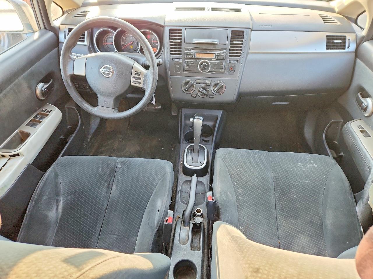 2010 Nissan Versa 1.8 S Серебряный vin: 3N1BC1AP5AL384088