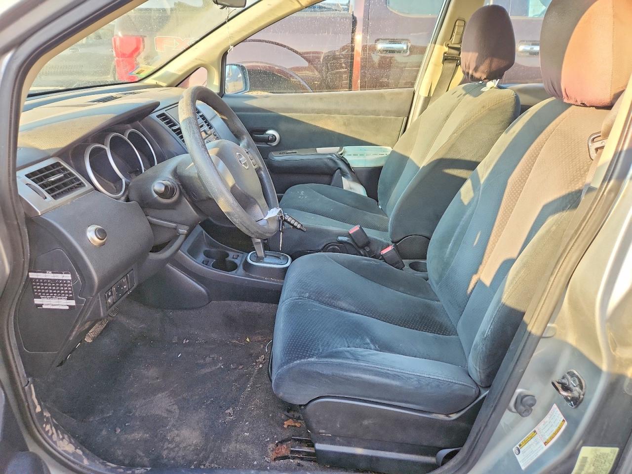 2010 Nissan Versa 1.8 S Серебряный vin: 3N1BC1AP5AL384088