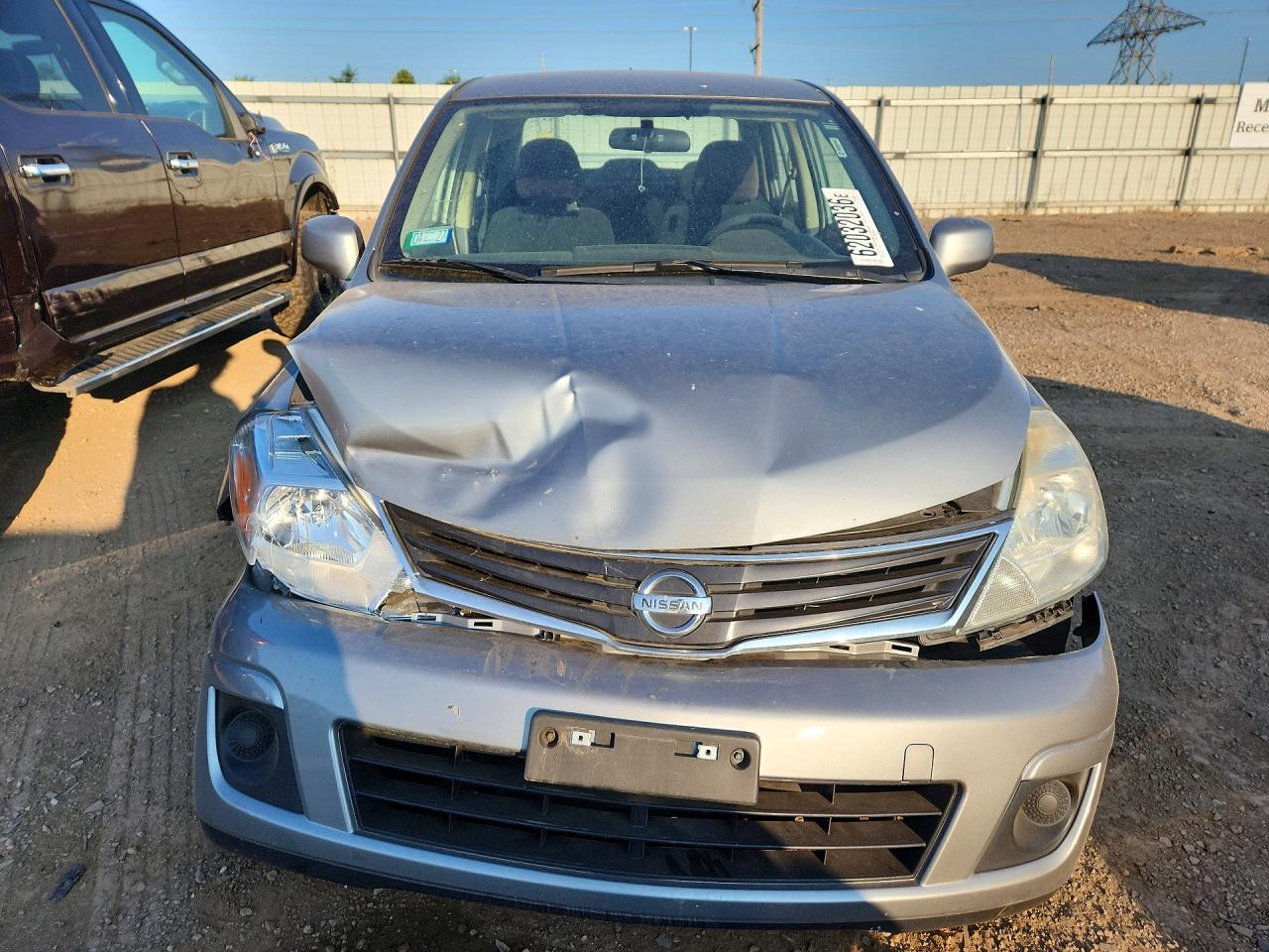 2010 Nissan Versa 1.8 S Серебряный vin: 3N1BC1AP5AL384088