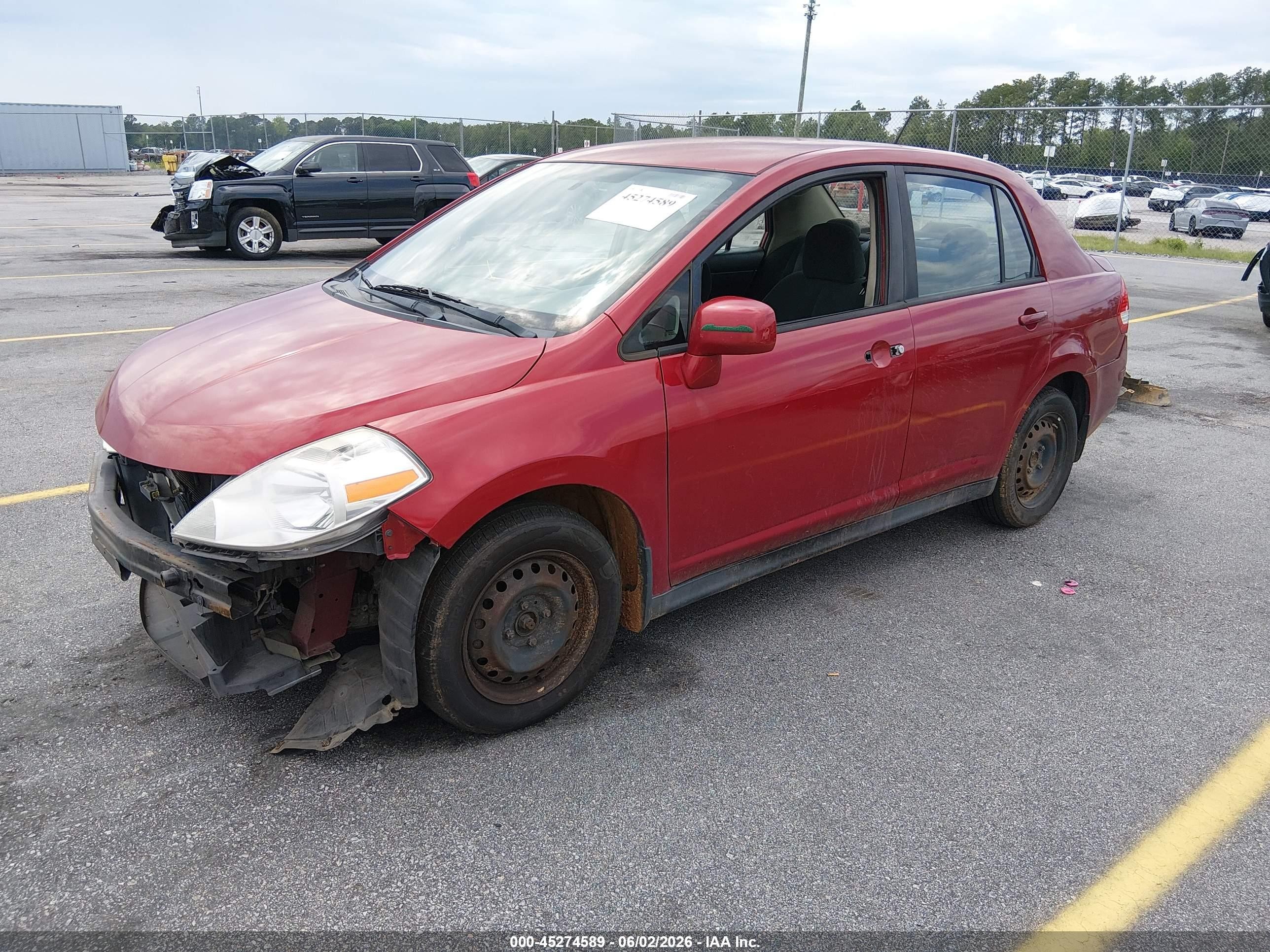 2011 Nissan Versa 1.8s Red vin: 3N1BC1AP5BL372914