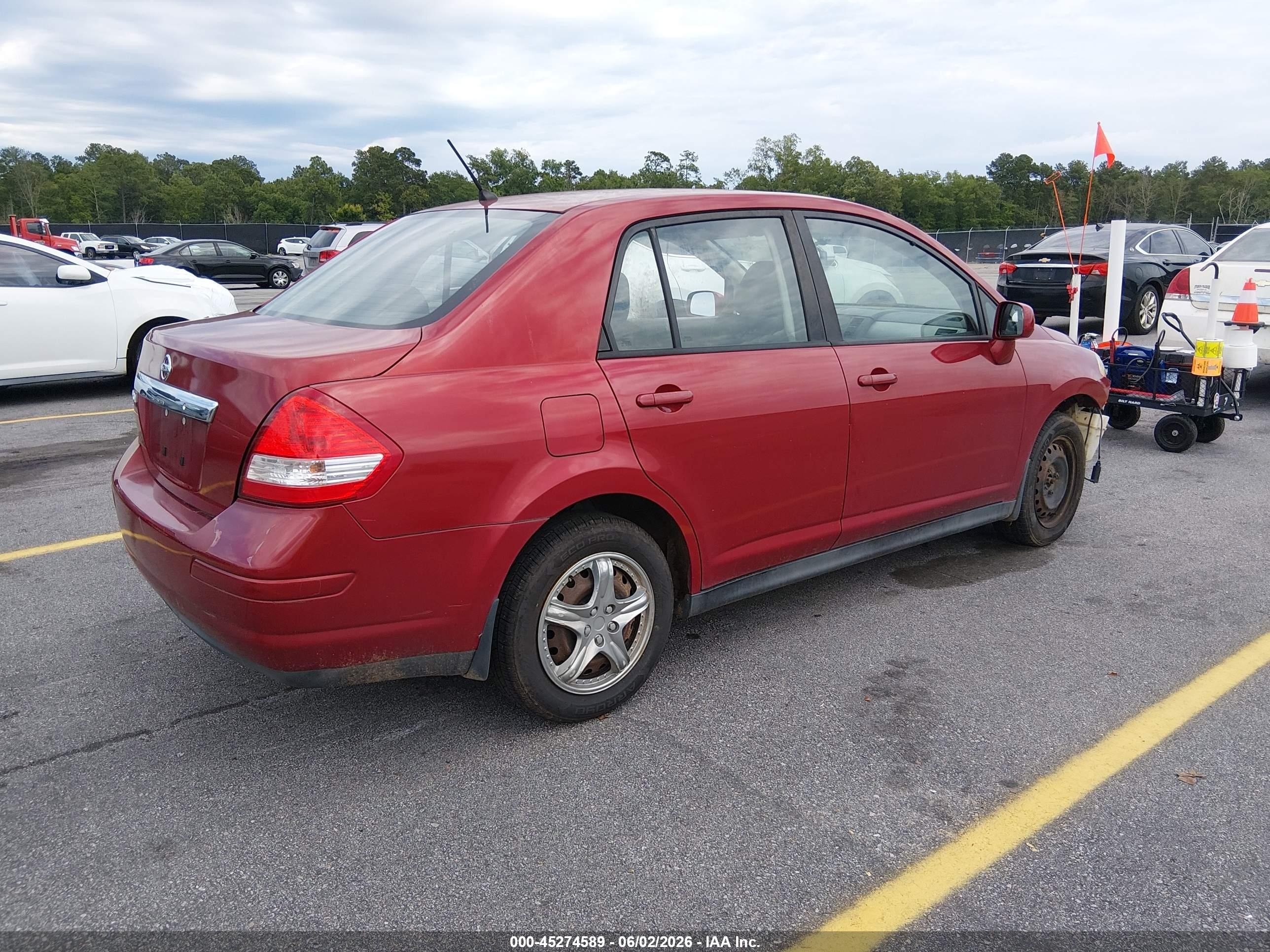 2011 Nissan Versa 1.8s Red vin: 3N1BC1AP5BL372914