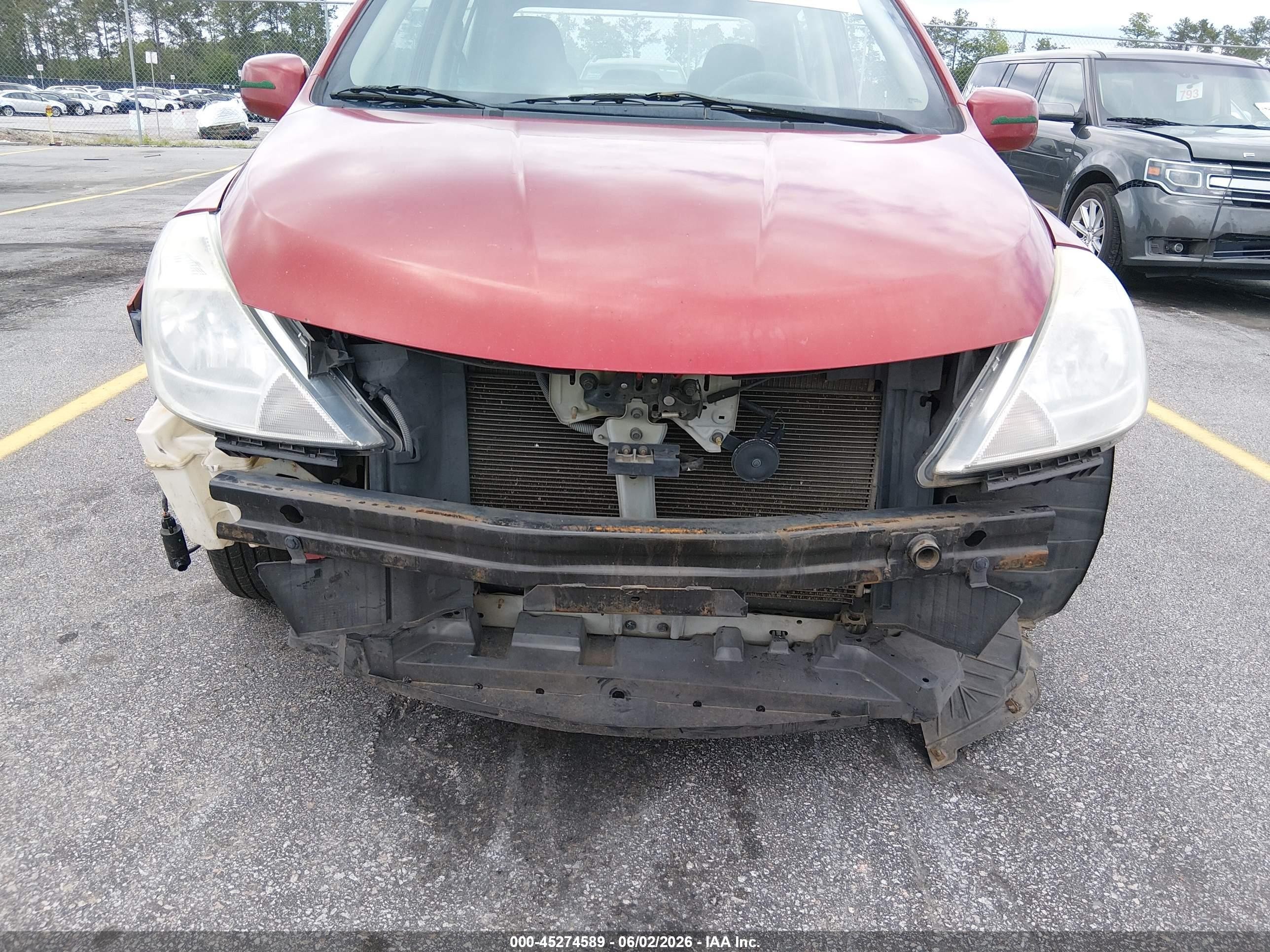 2011 Nissan Versa 1.8s Red vin: 3N1BC1AP5BL372914