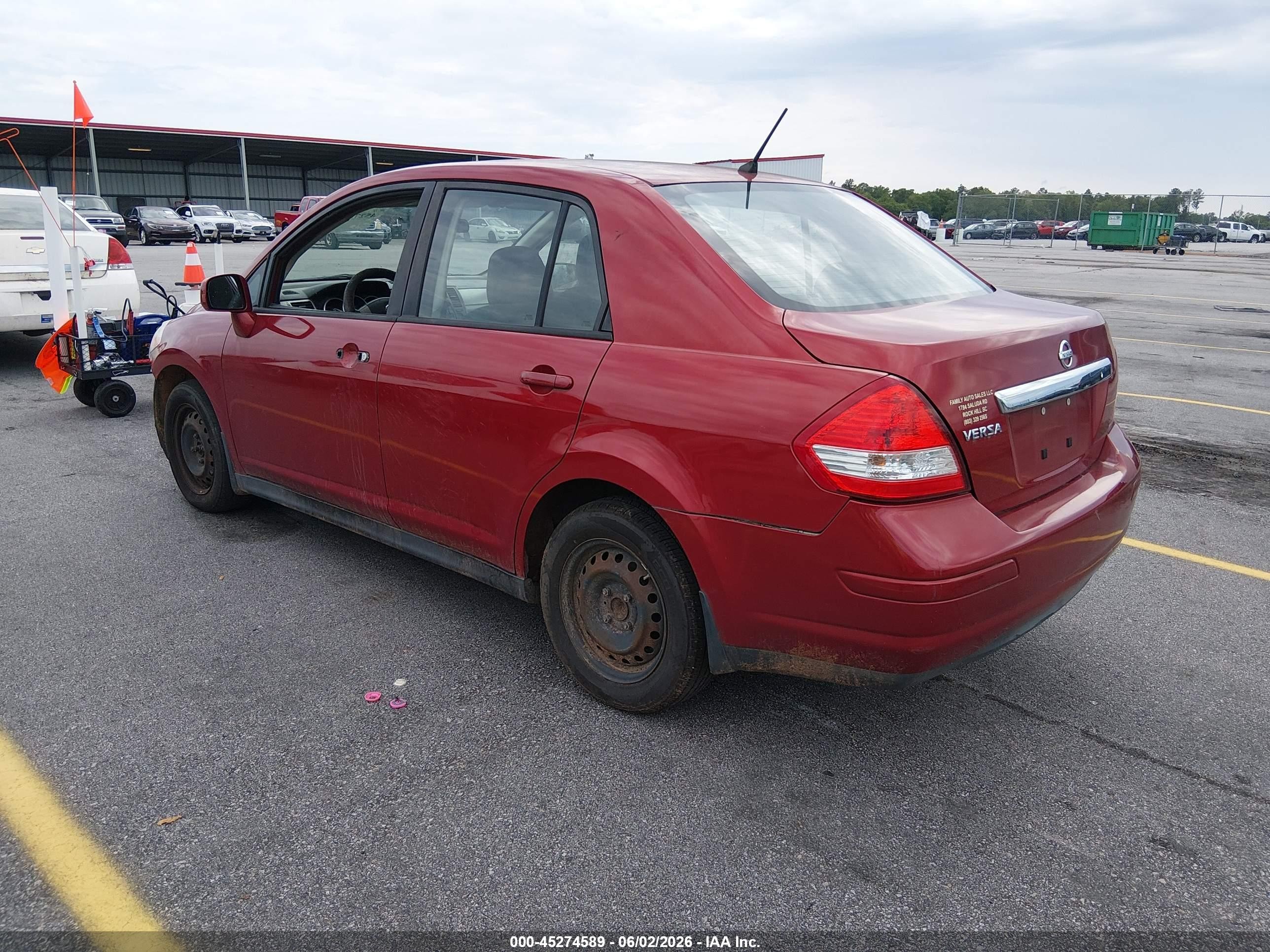 2011 Nissan Versa 1.8s Red vin: 3N1BC1AP5BL372914