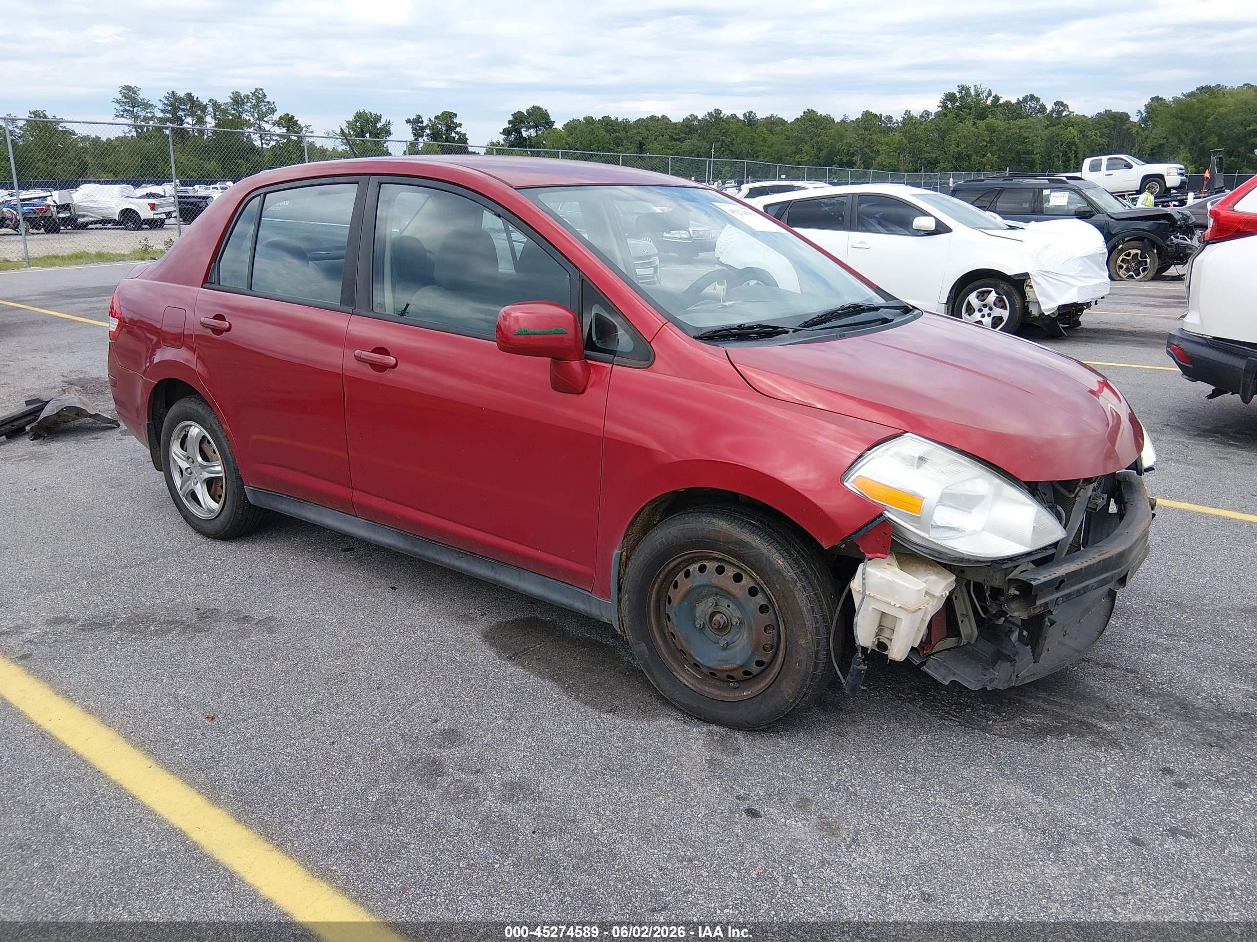 2011 Nissan Versa 1.8s Red vin: 3N1BC1AP5BL372914