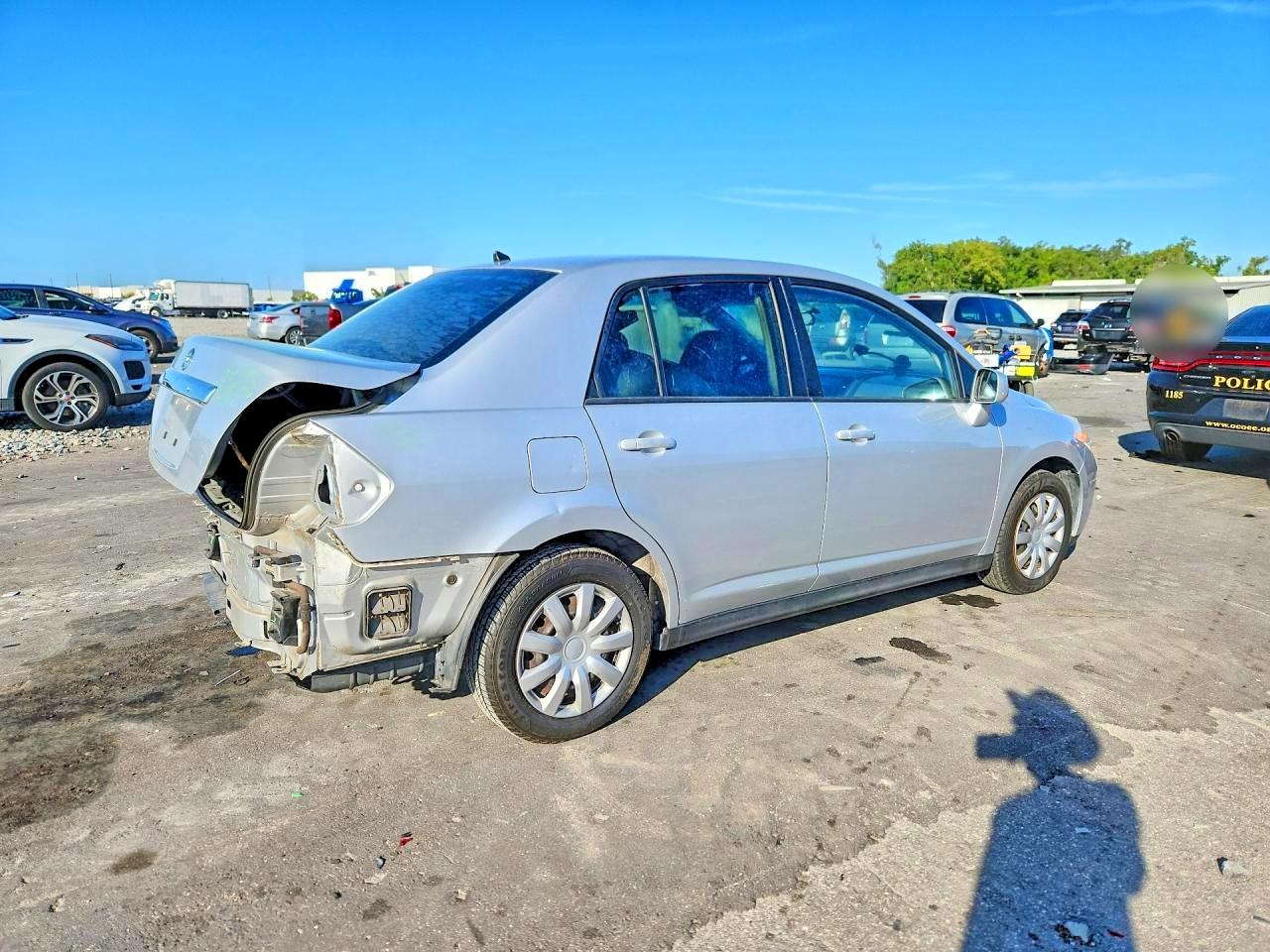 2011 Nissan Versa 1.8 S Silver vin: 3N1BC1AP5BL478215