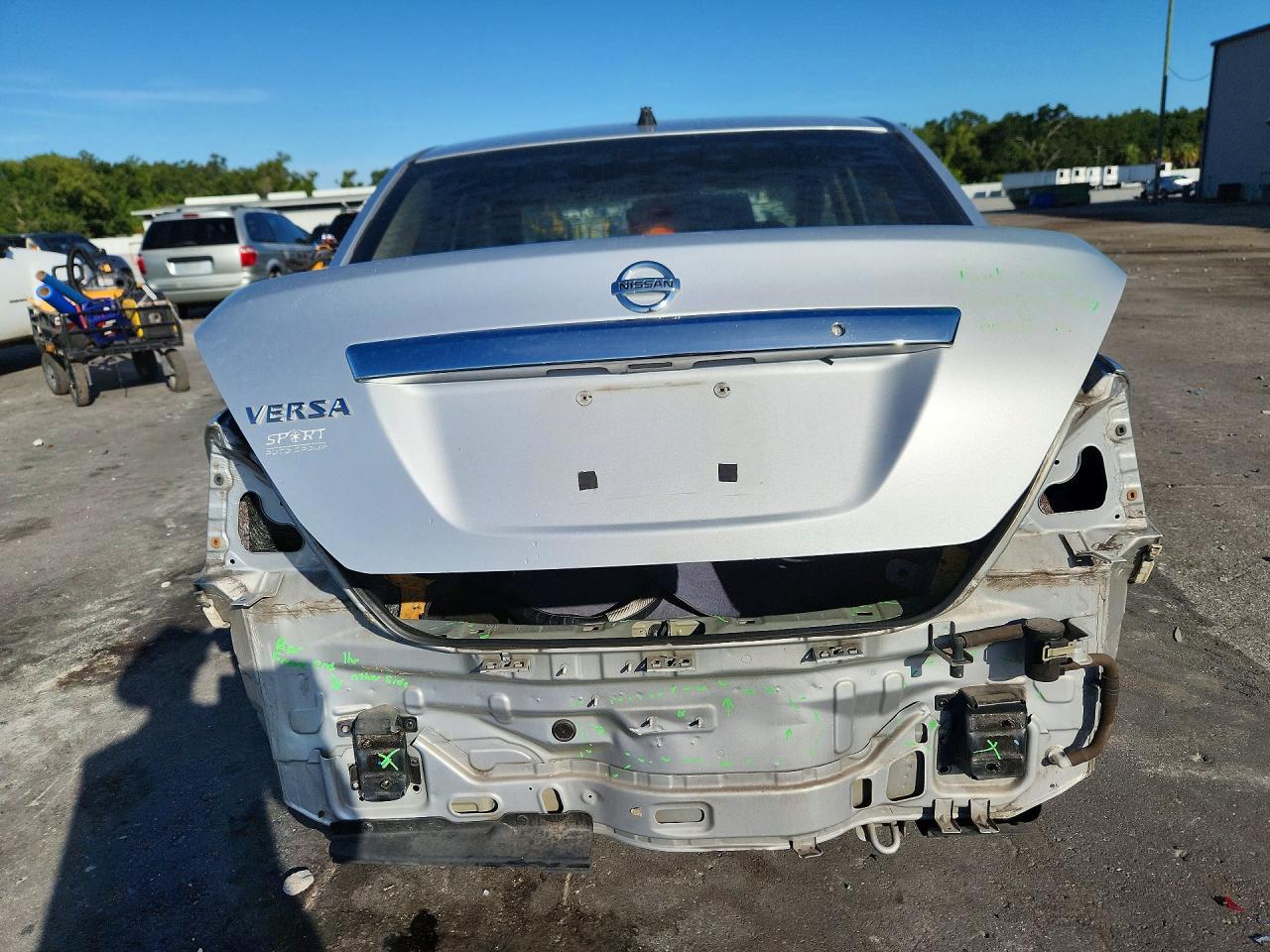 2011 Nissan Versa 1.8 S Silver vin: 3N1BC1AP5BL478215